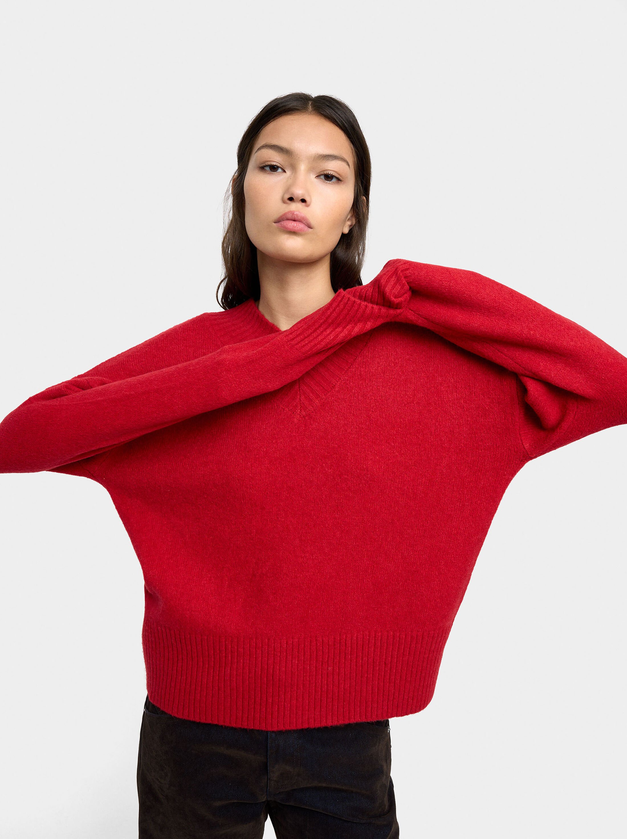 Jersey de punto escote en V image number 1.0