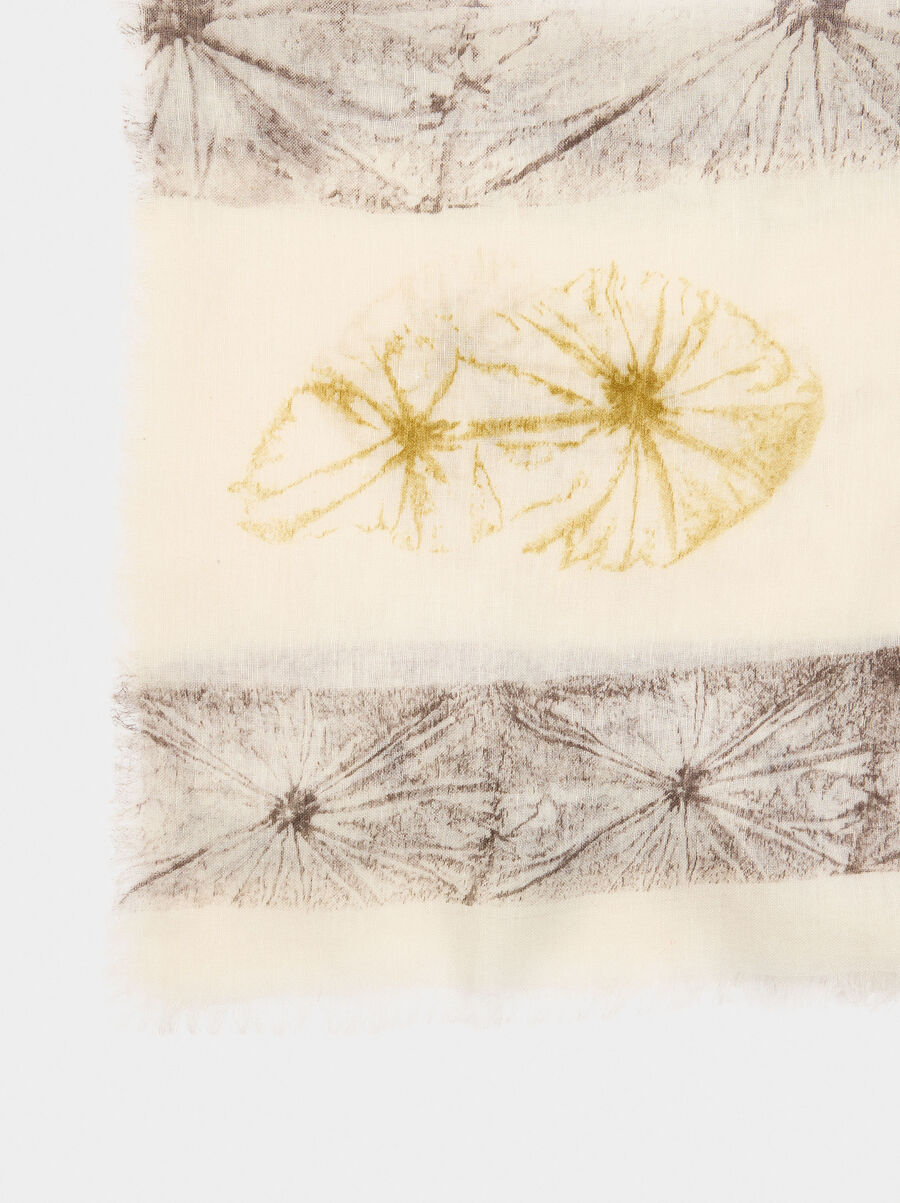Printed scarf with a linen and cotton blend