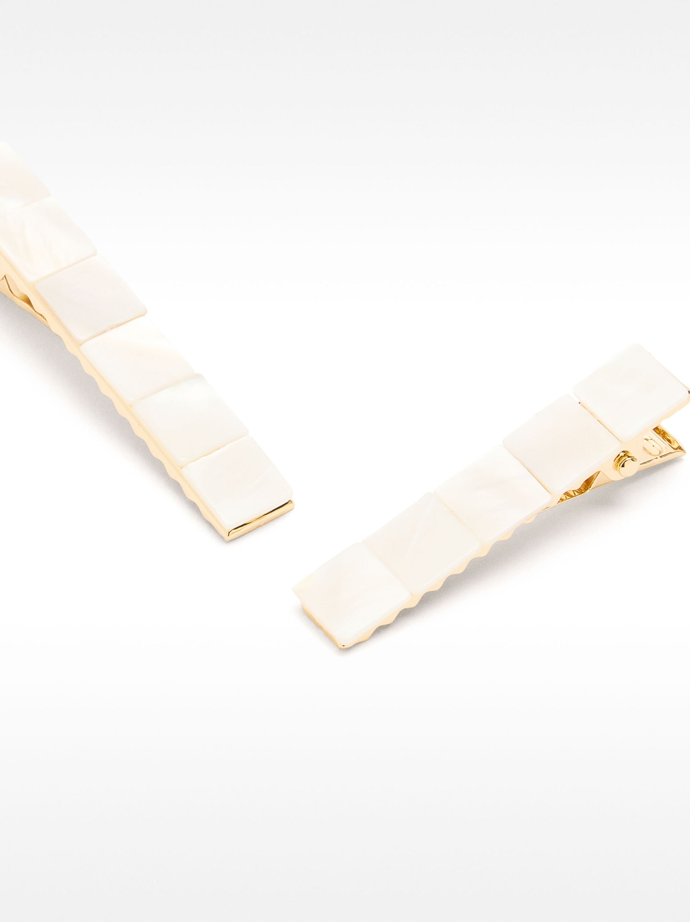 Hair clips with shells image number 1.0