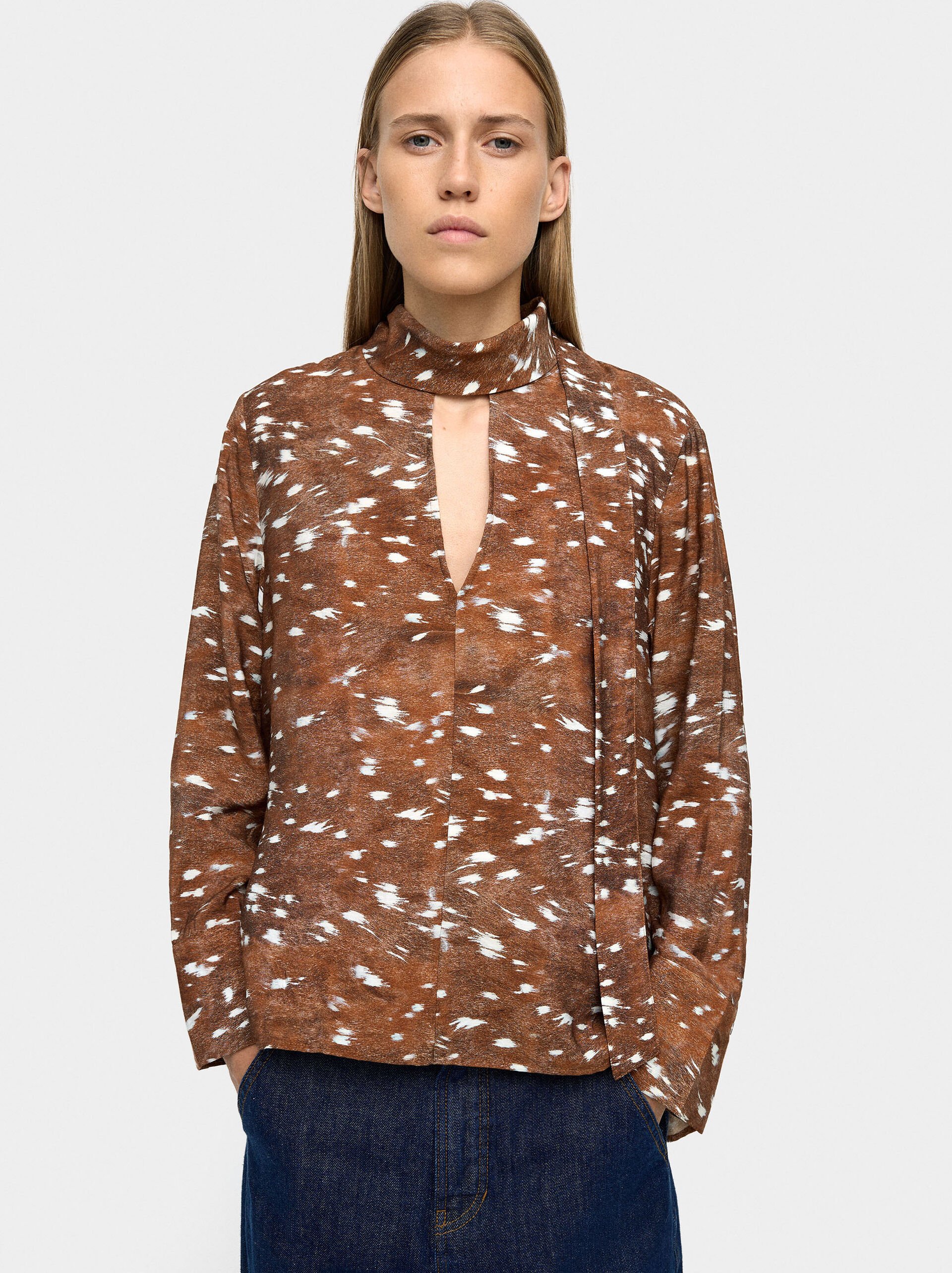 Blusa de manga larga con estampado animal image number 2.0