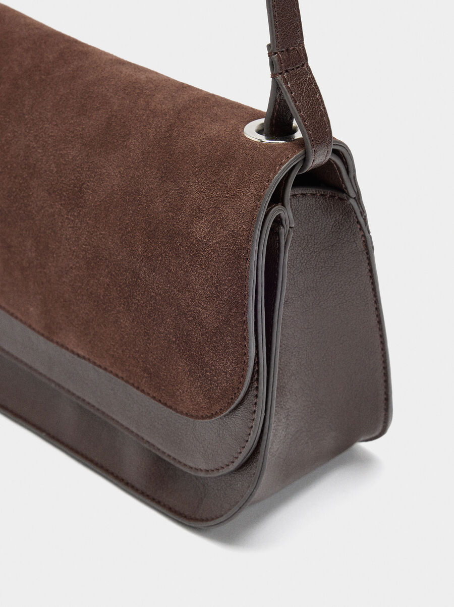 Bolso bandolera con solapa doble