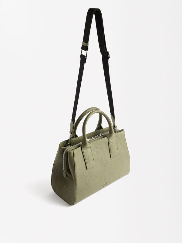Tote bag with texture