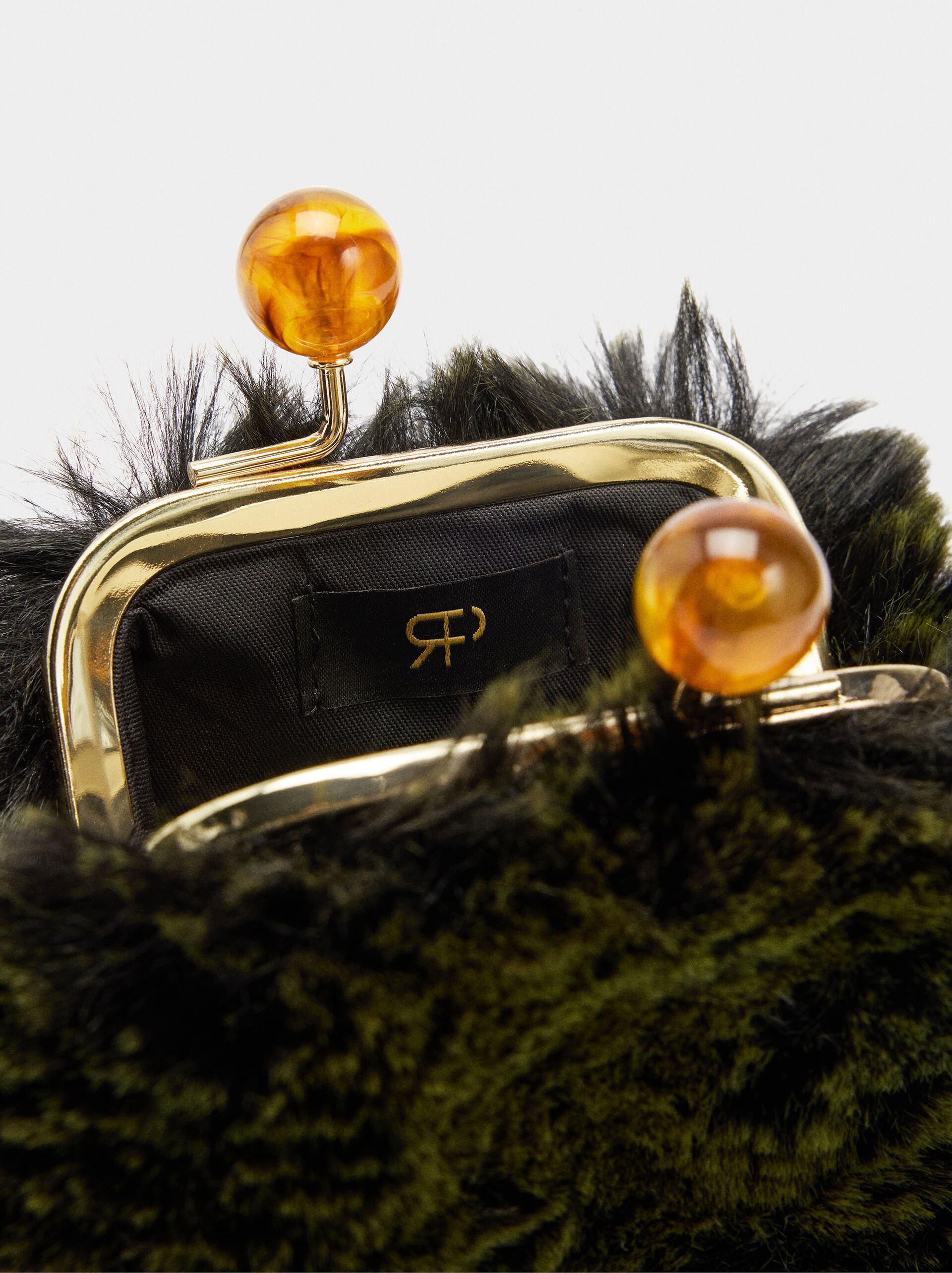 Fur-effect coin purse image number 3.0