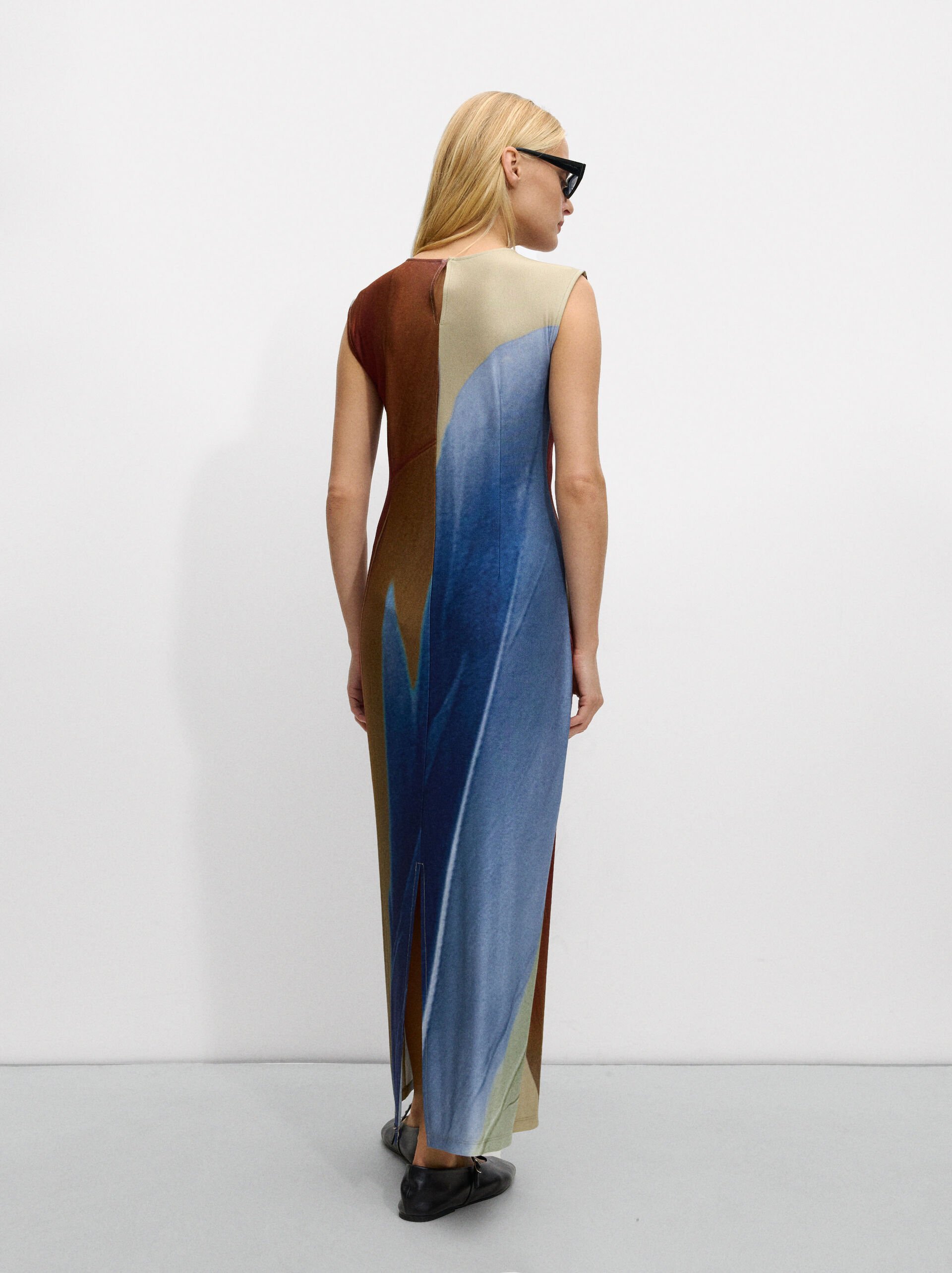 Vestido estampado con detalle lateral image number 3.0