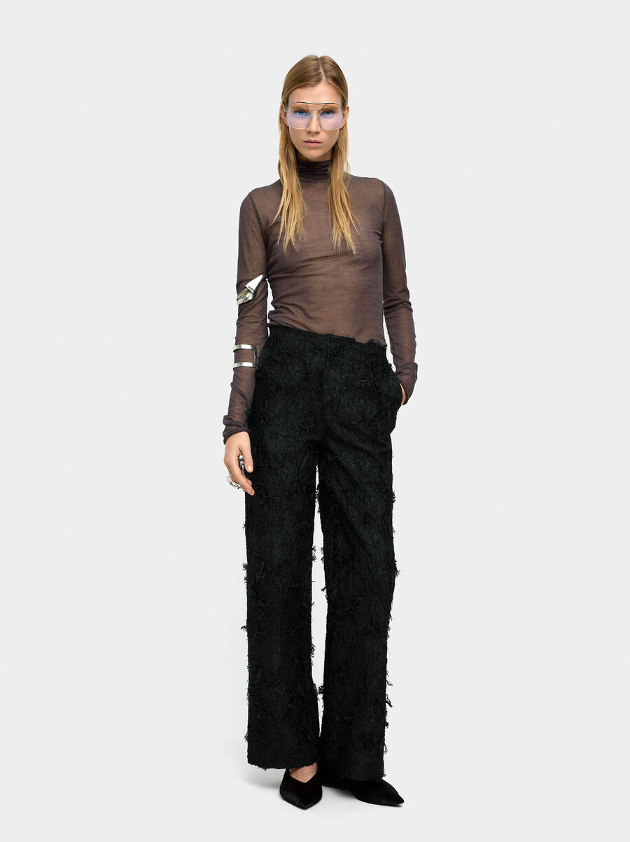 Trousers with cotton texture