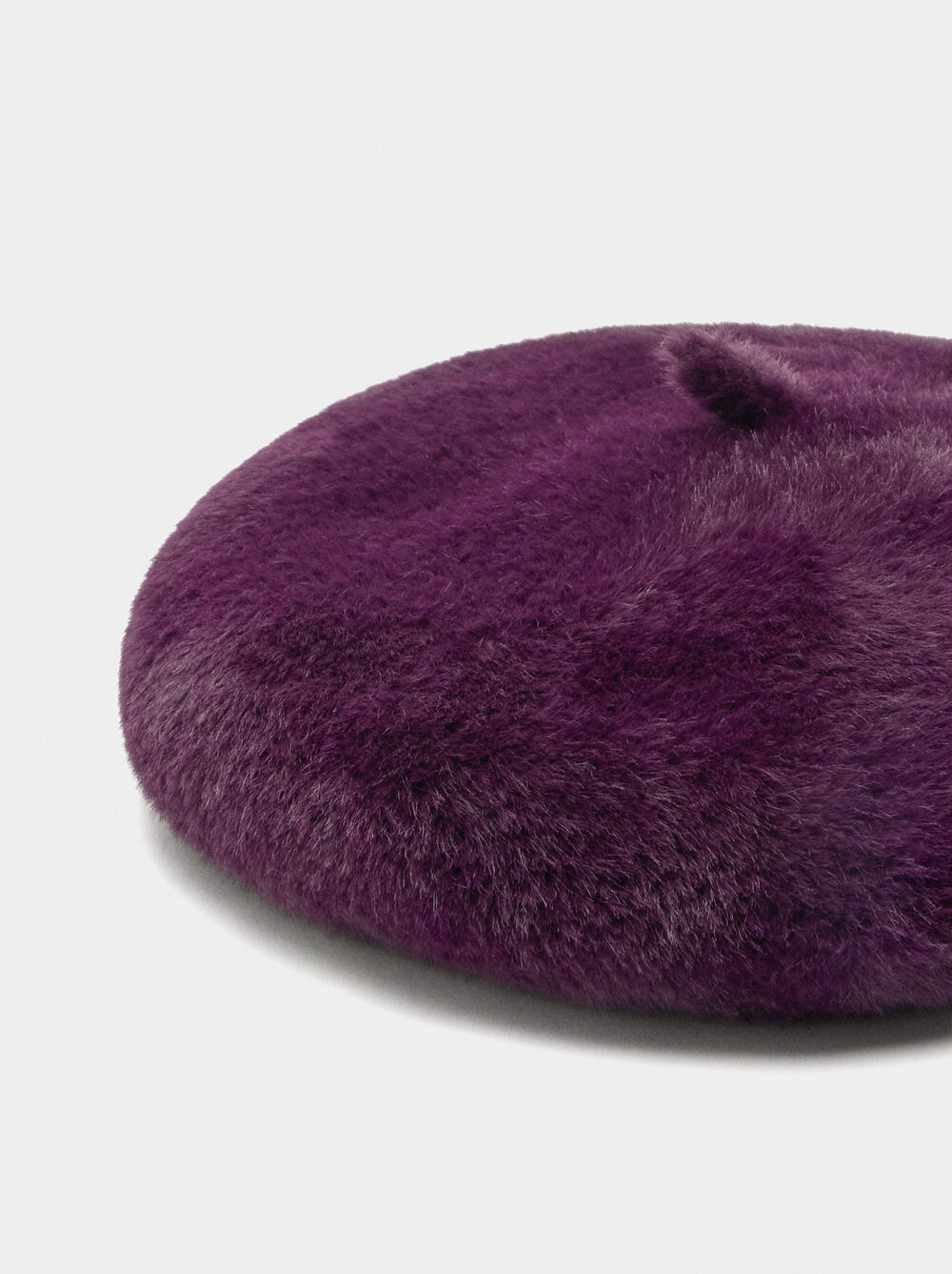 Beret with fur effect