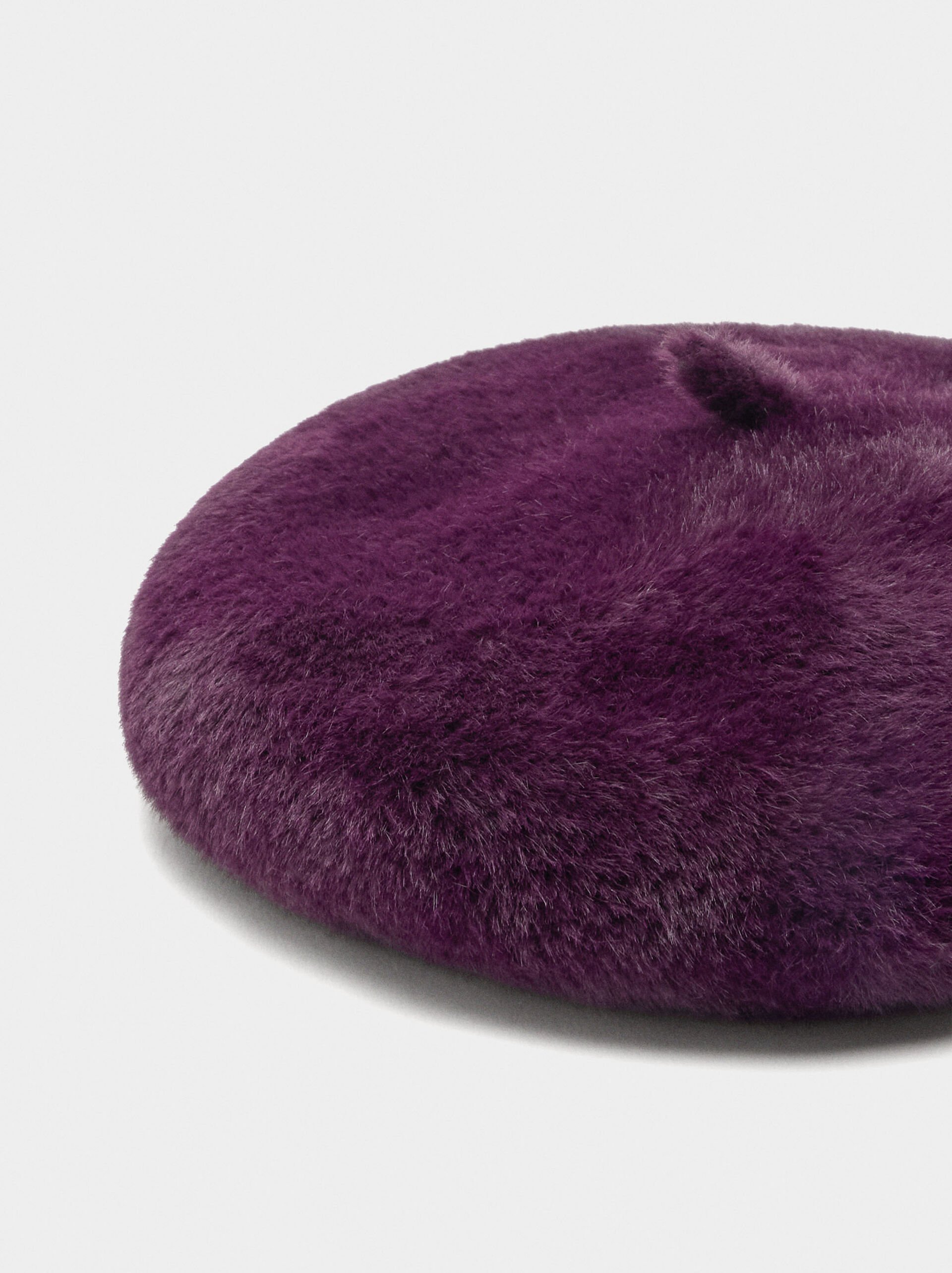 Beret with fur effect image number 1.0