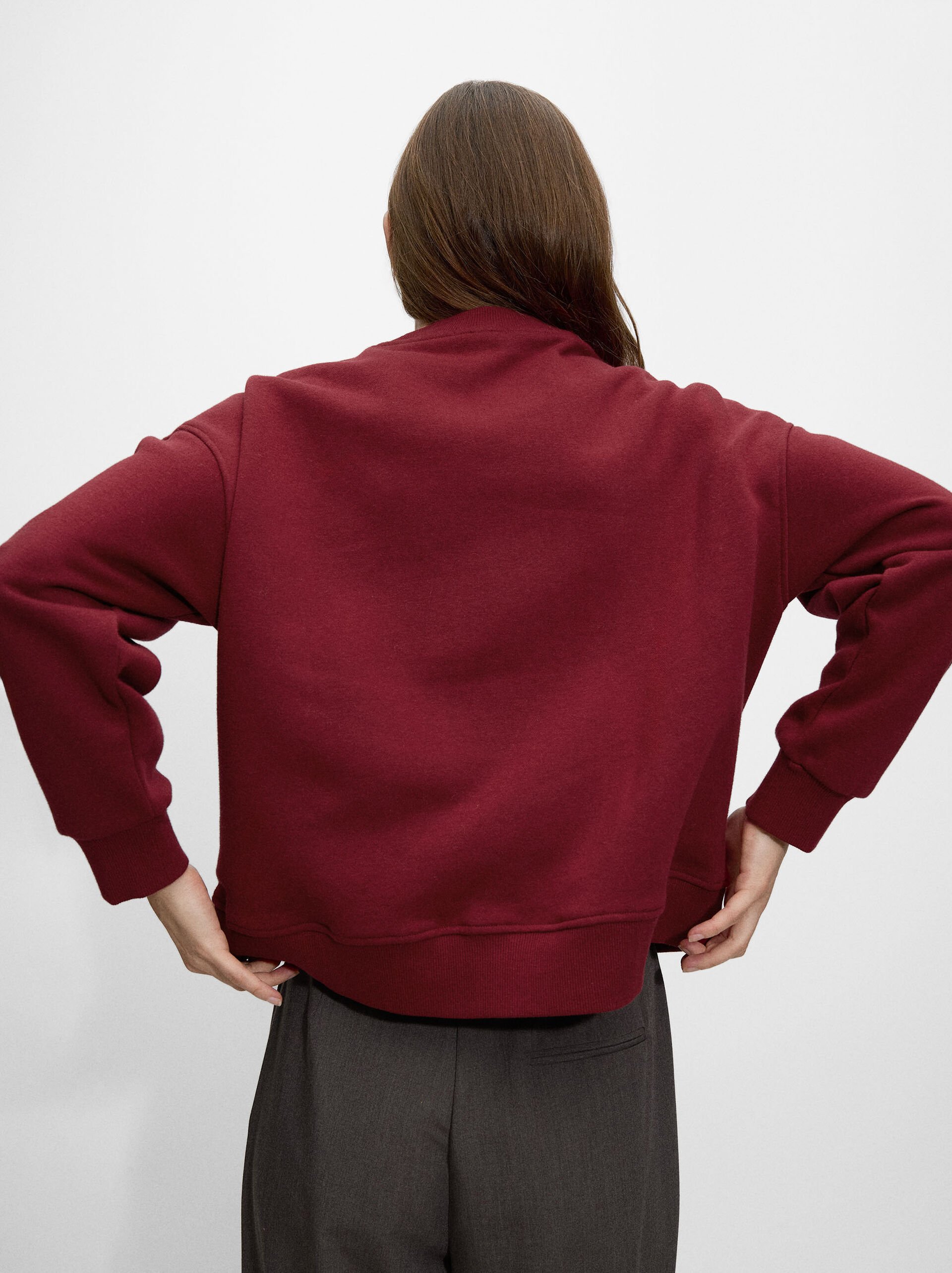 Sweatshirt estampado cerejas image number 4.0