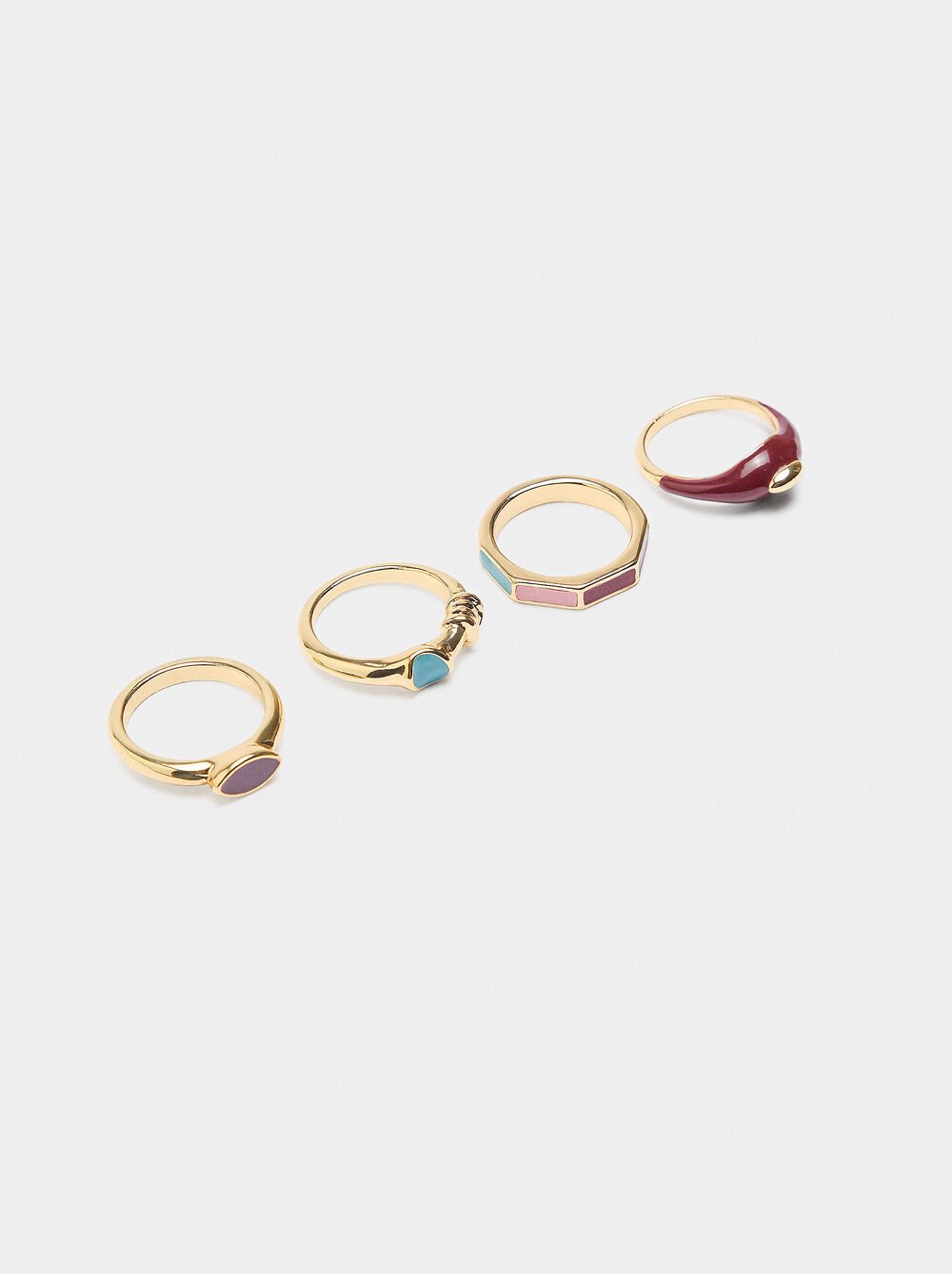 Set of rings with enamel 