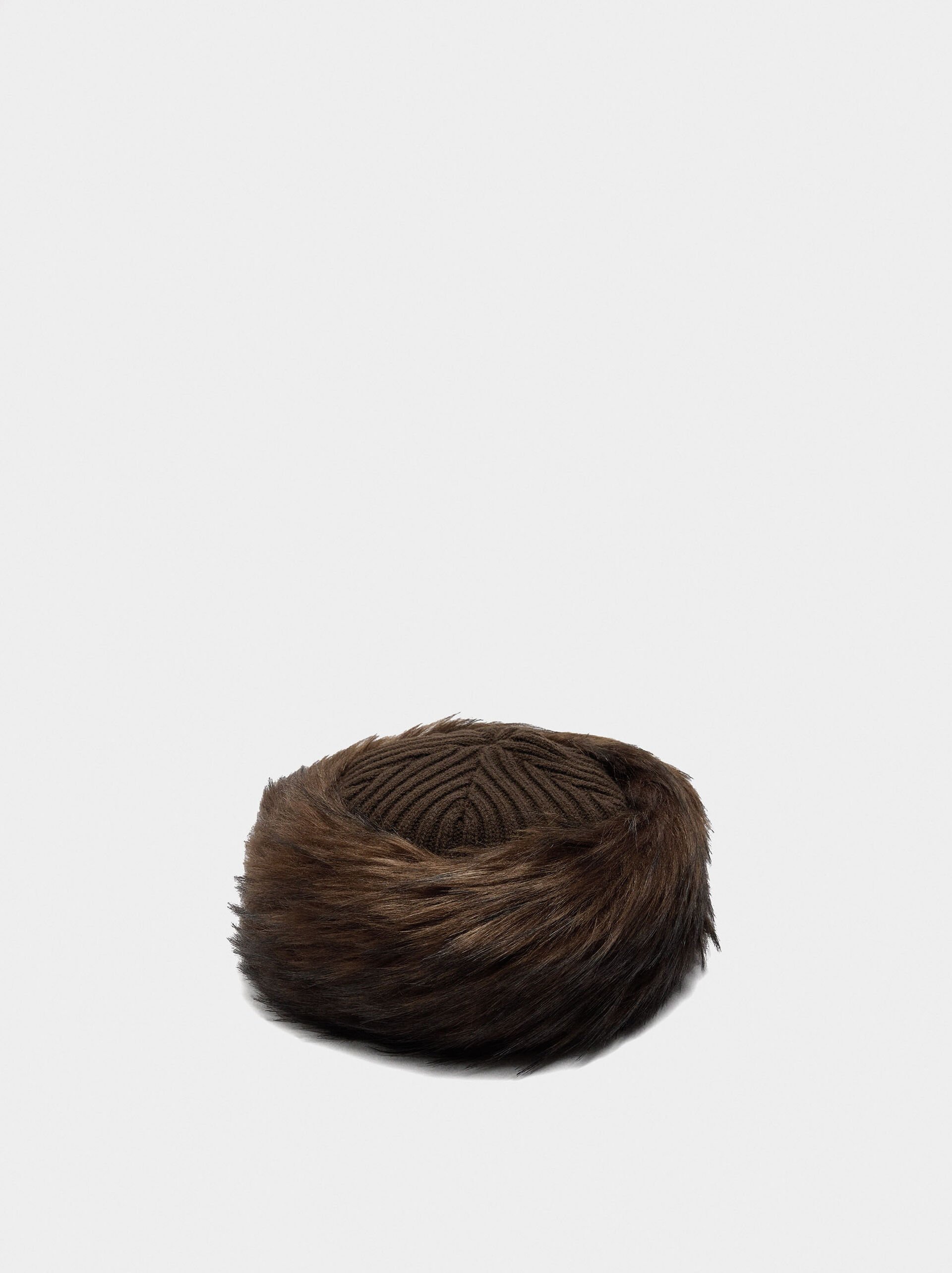 Hat with fur effect image number 0.0