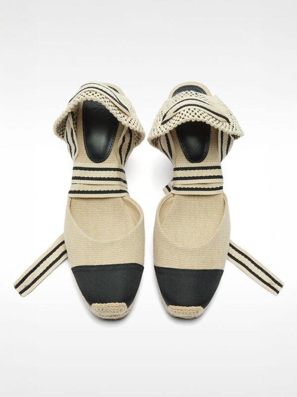 Bicolor fabric wedges with strap