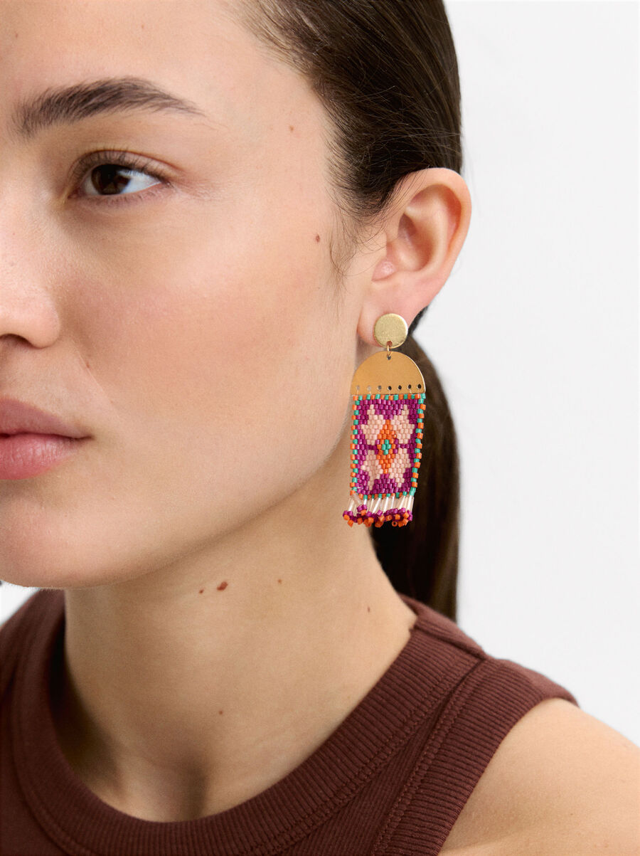 Pendientes largos étnicos