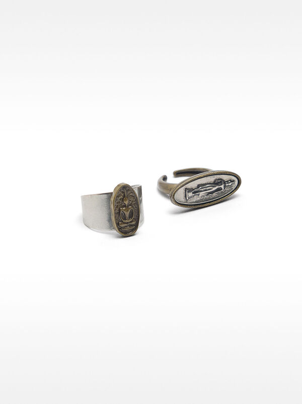 Set of rings with medals