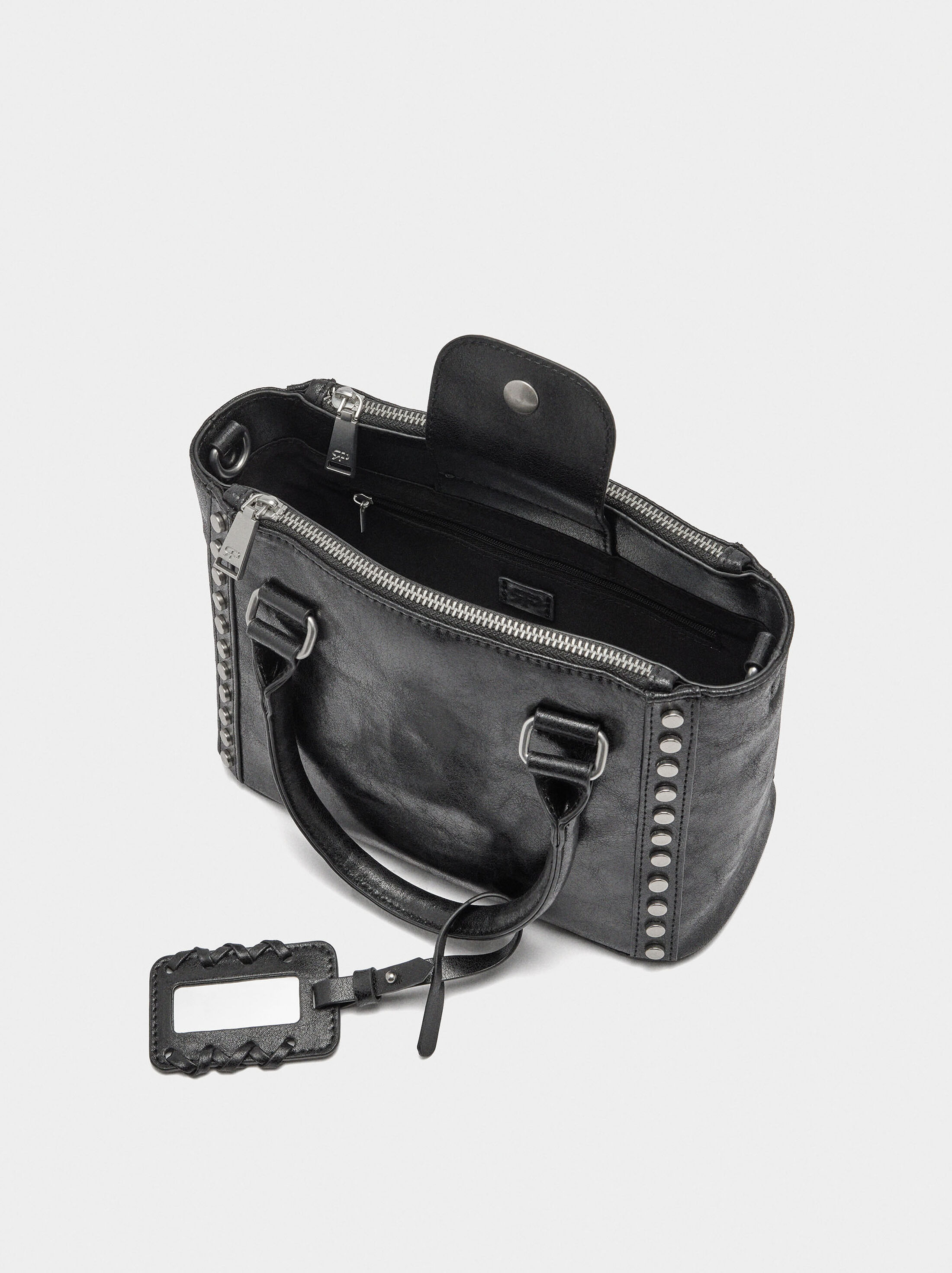 Bossa tote amb tatxes image number 4.0