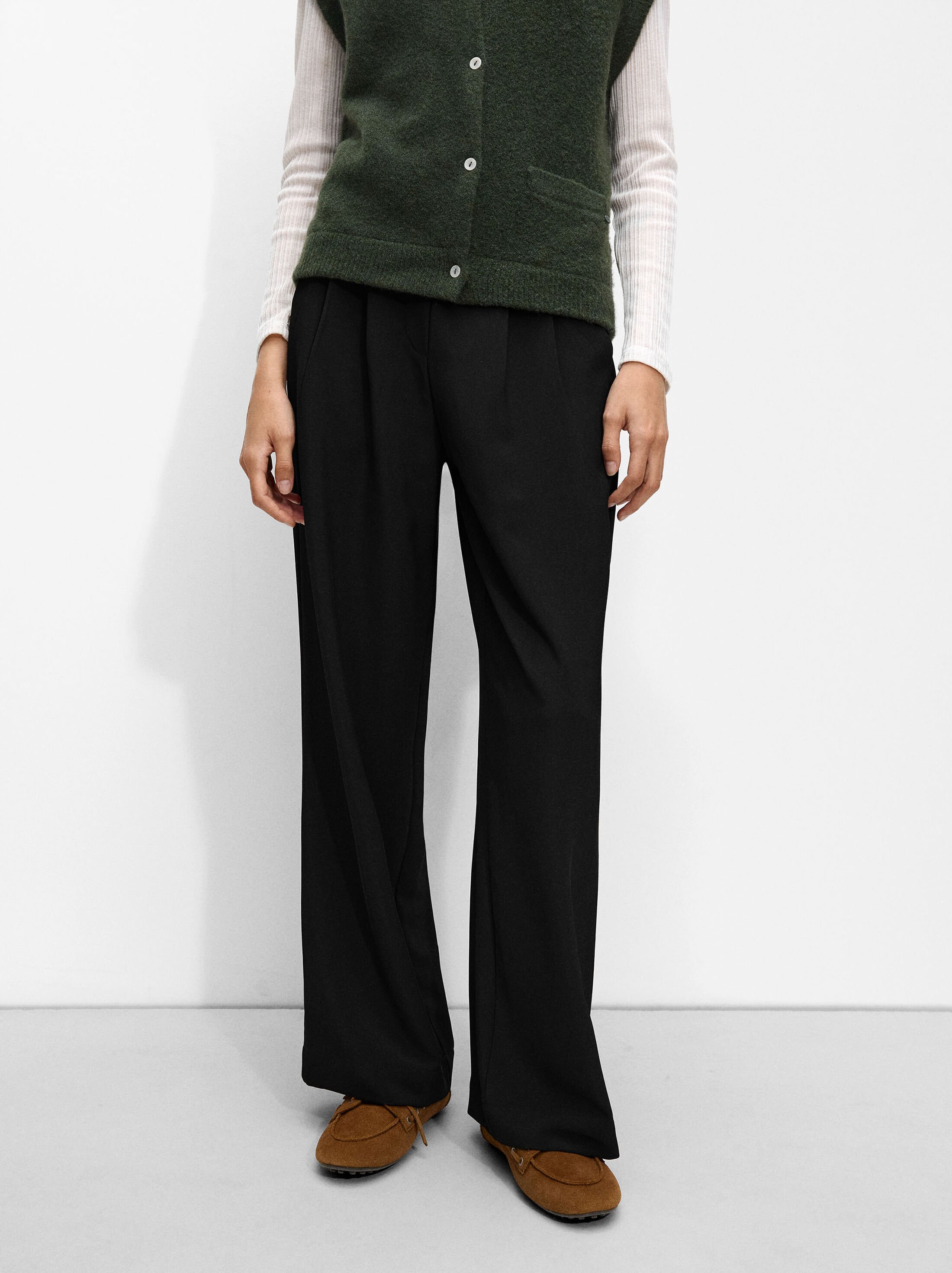 Flowing pants with pleats image number 1.0