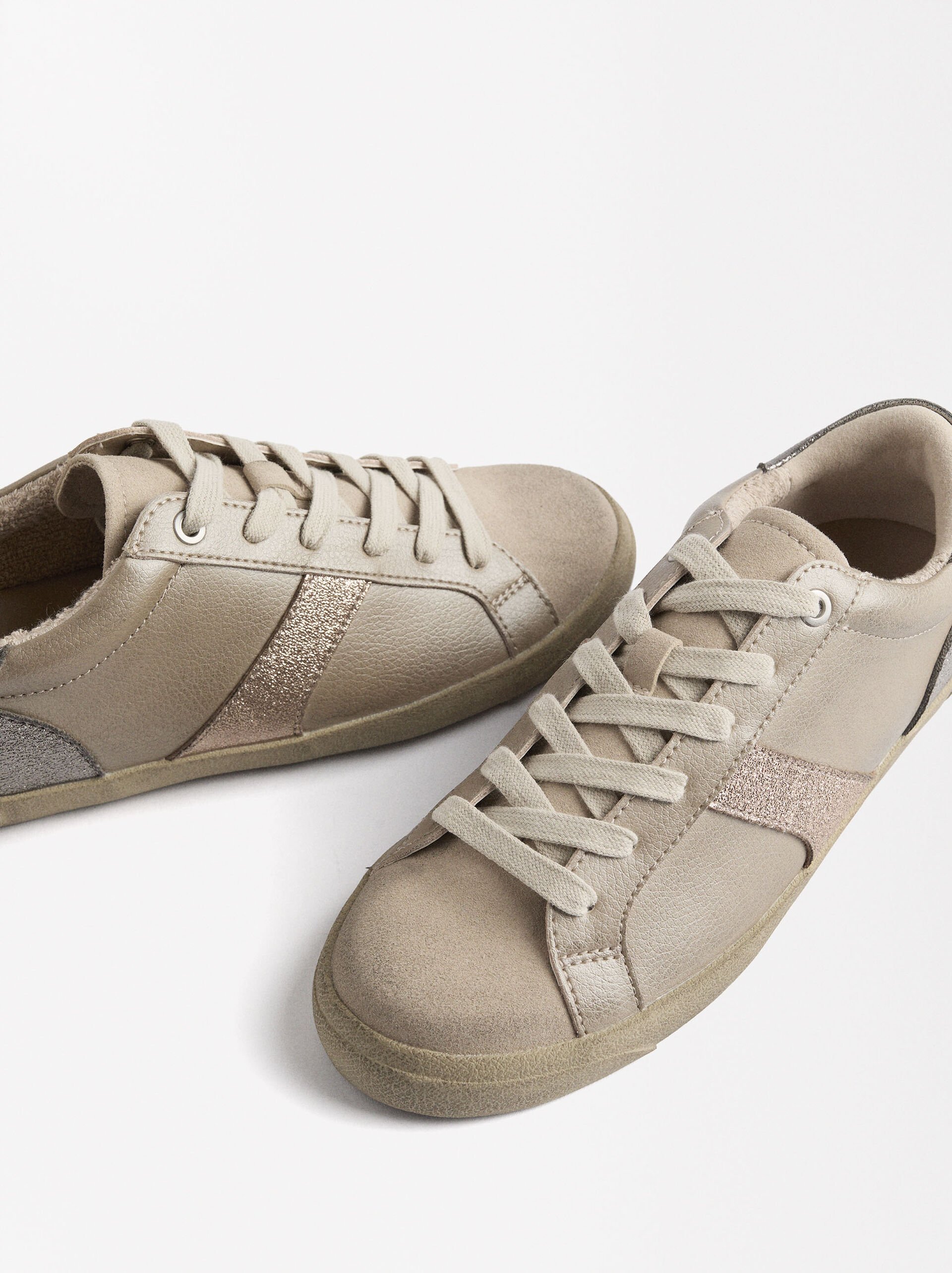Contrast sneakers image number 4.0