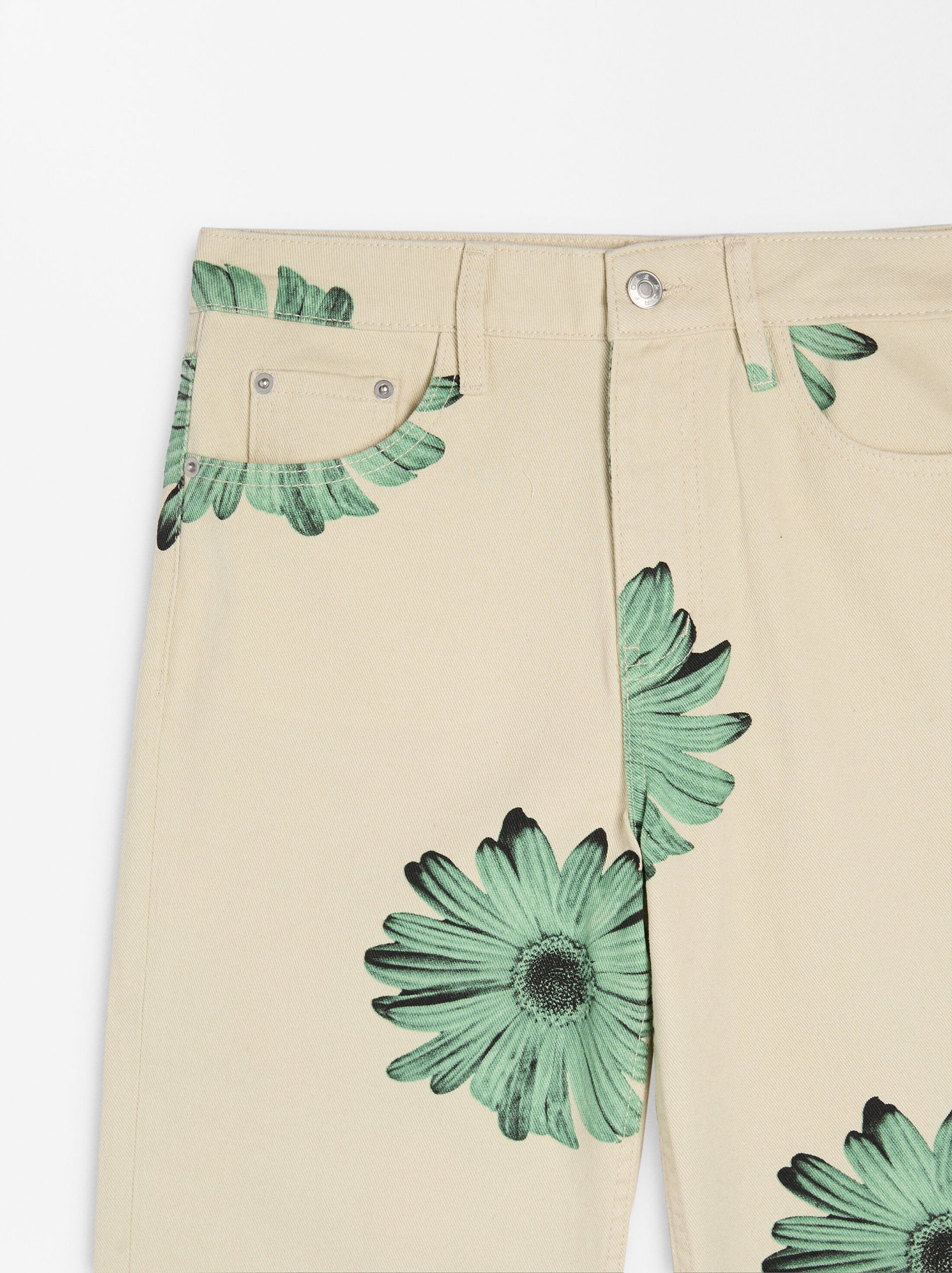 Pantalón vaquero con estampado floral image number 6.0
