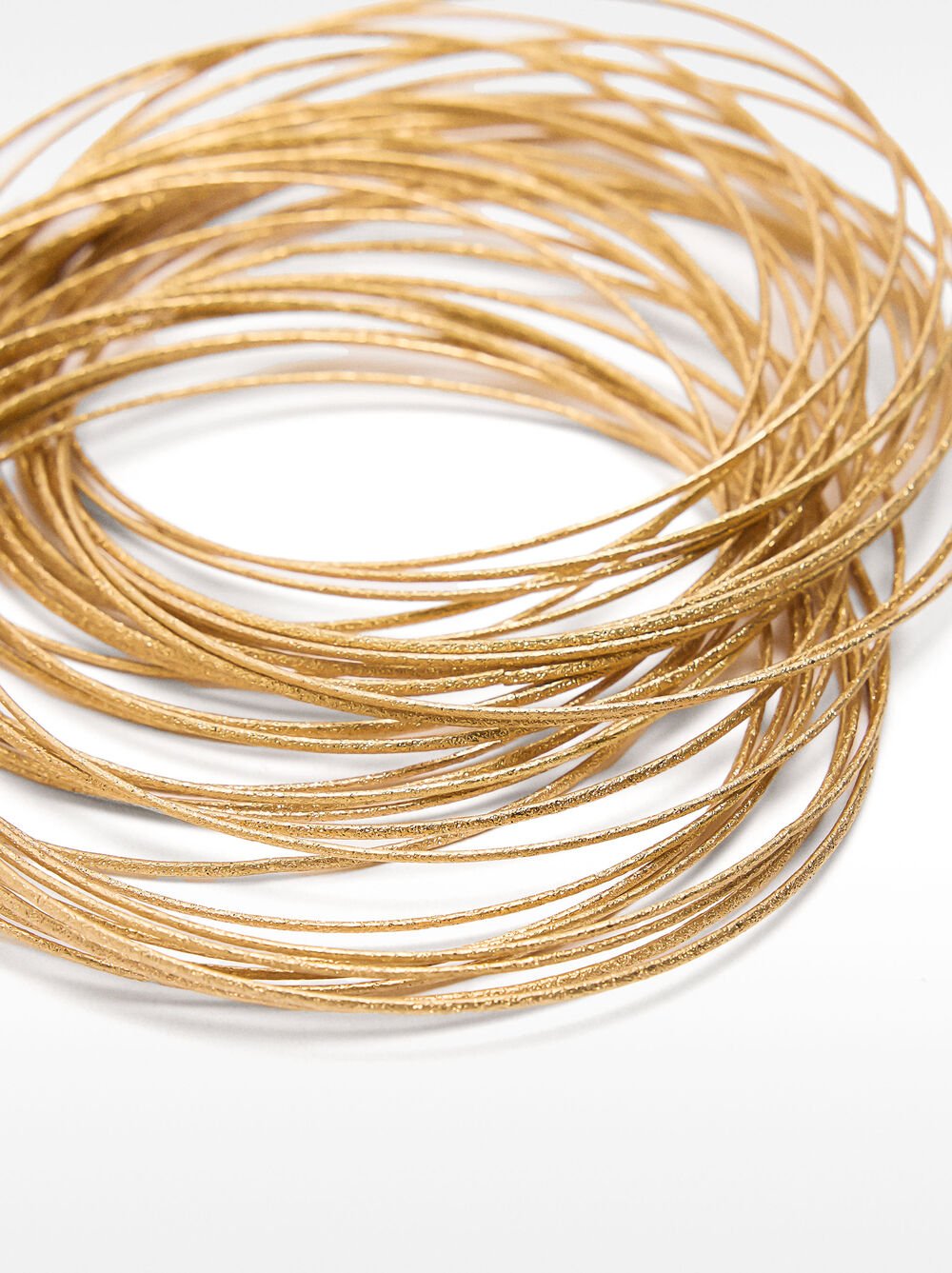 Verflochtene Drahtarmbänder