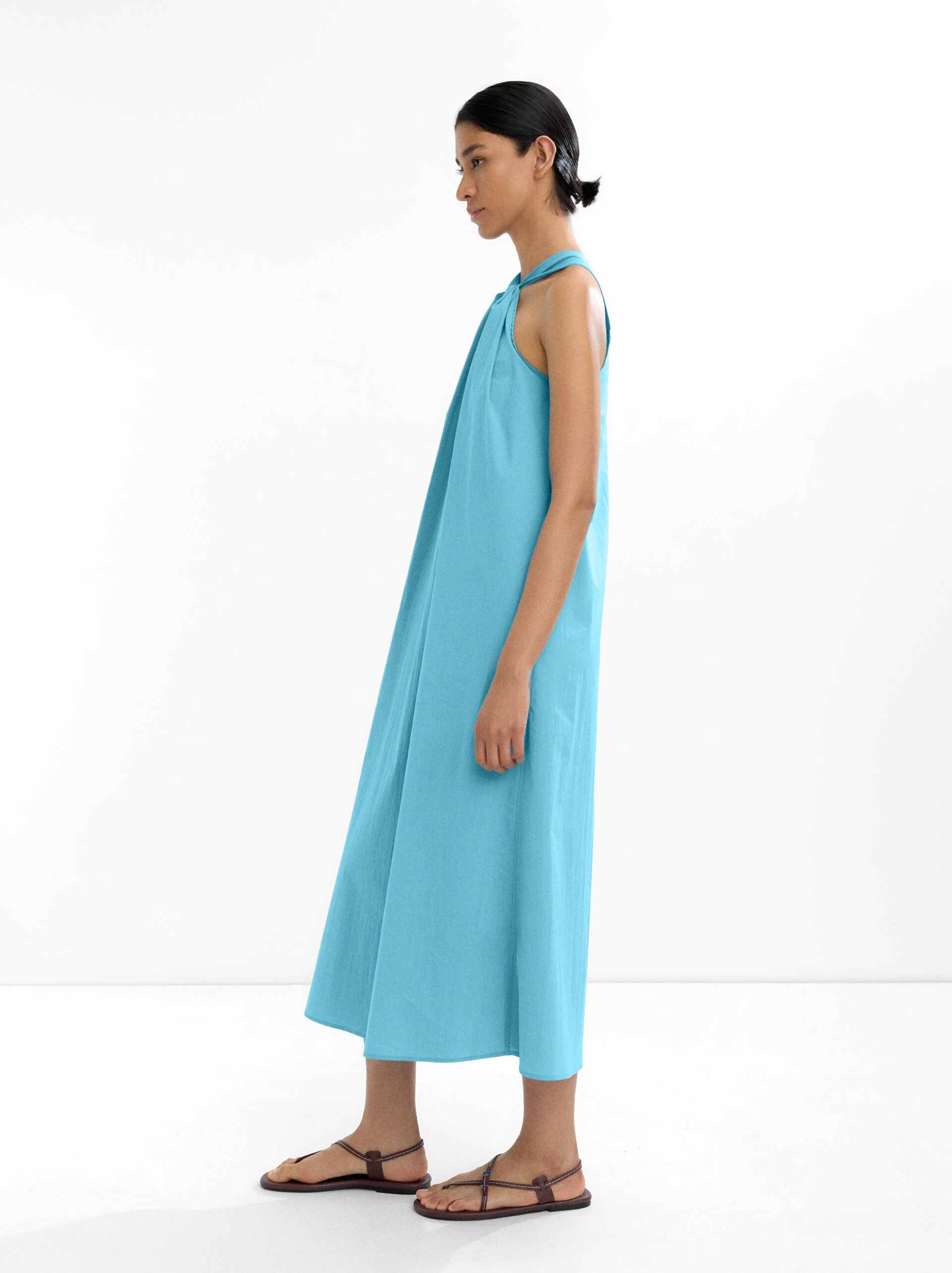 Vestido fluido halter image number 2.0