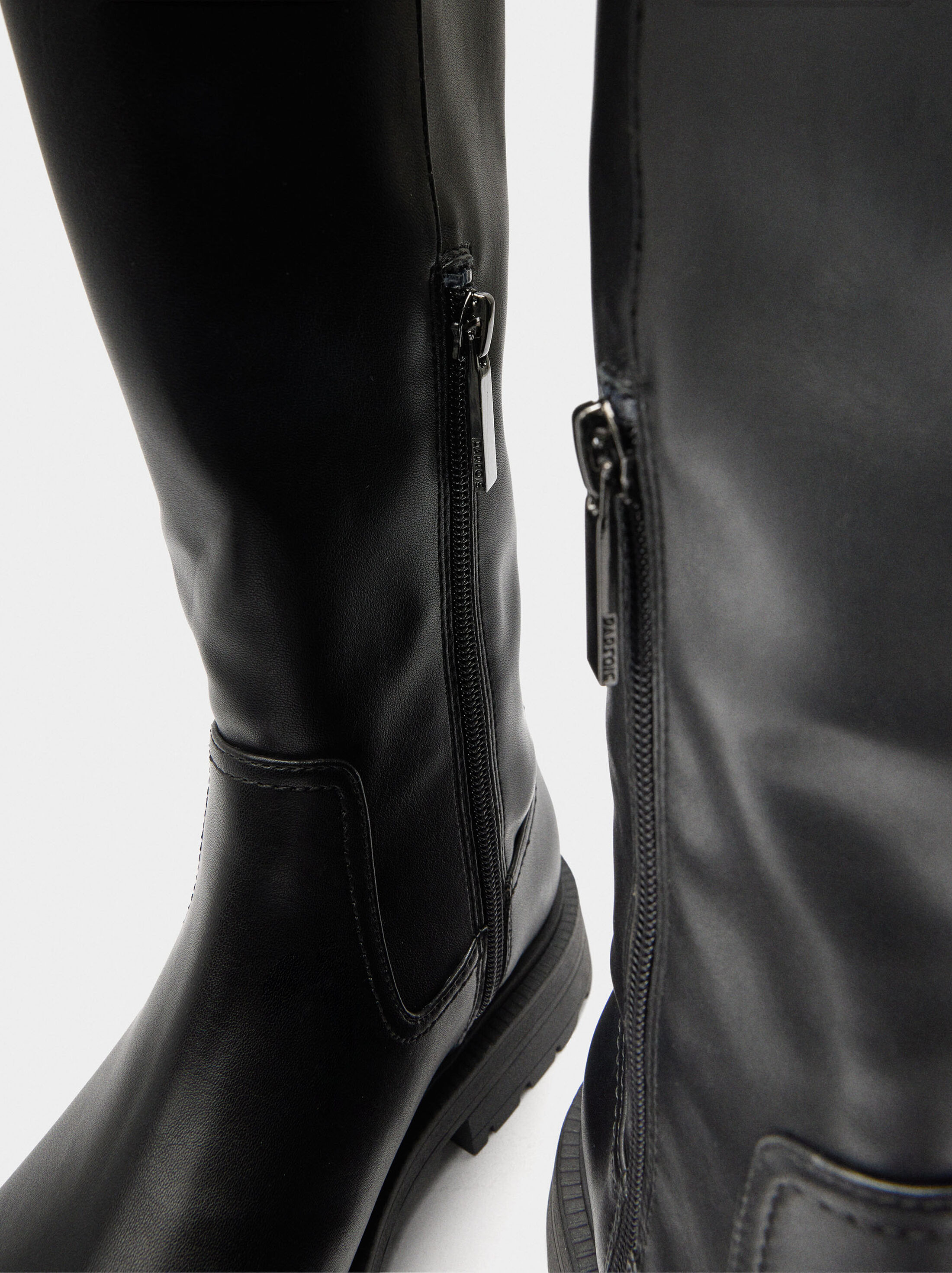 High boots with low heel image number 4.0