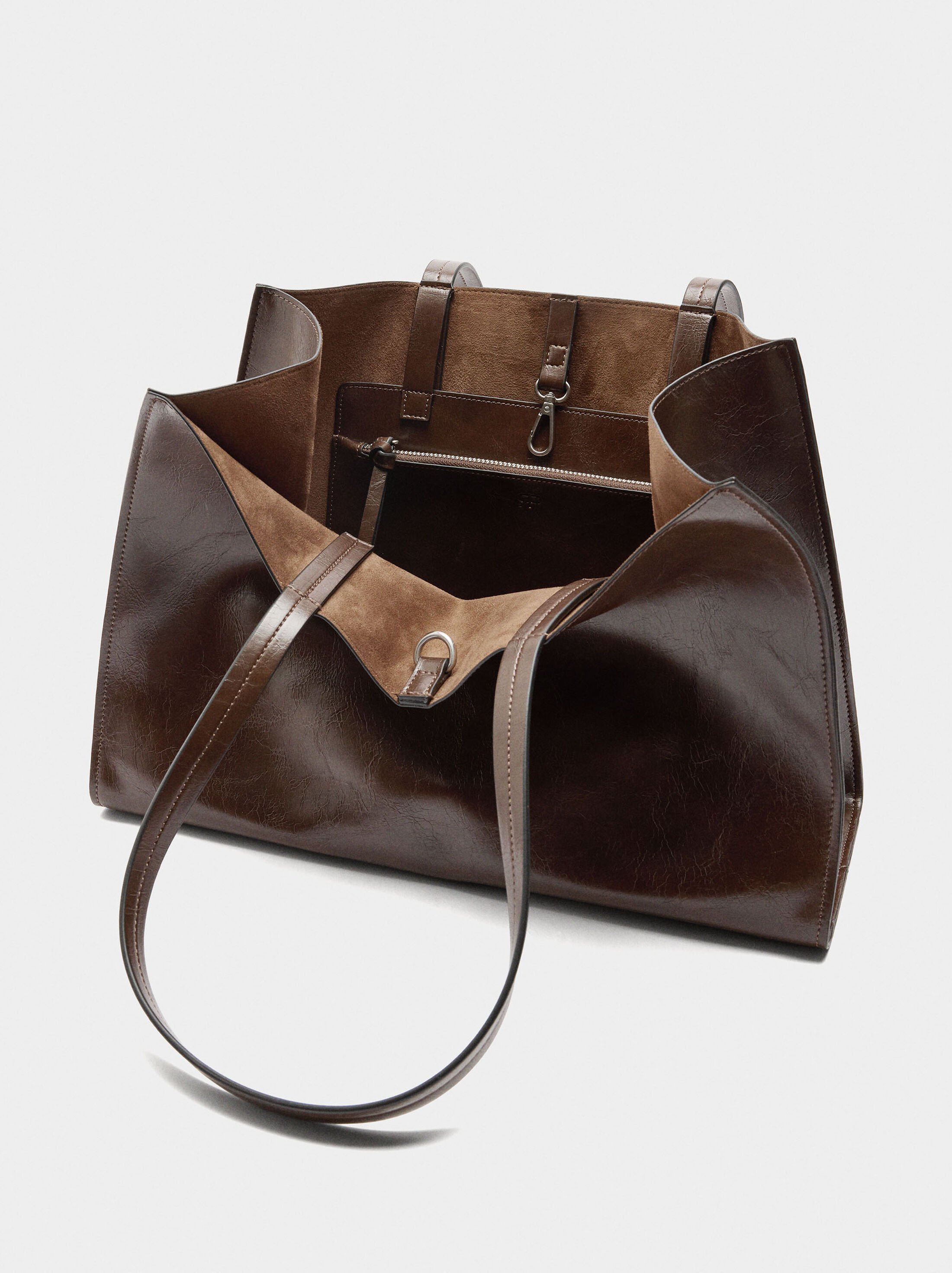 Shopper bag with pendant image number 4.0