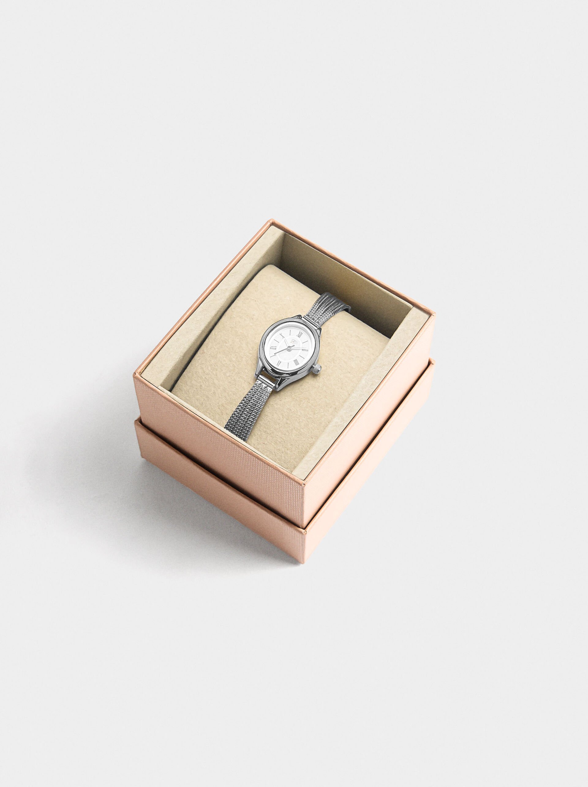 Oval watch with stainless steel mesh bracelet image number 4.0