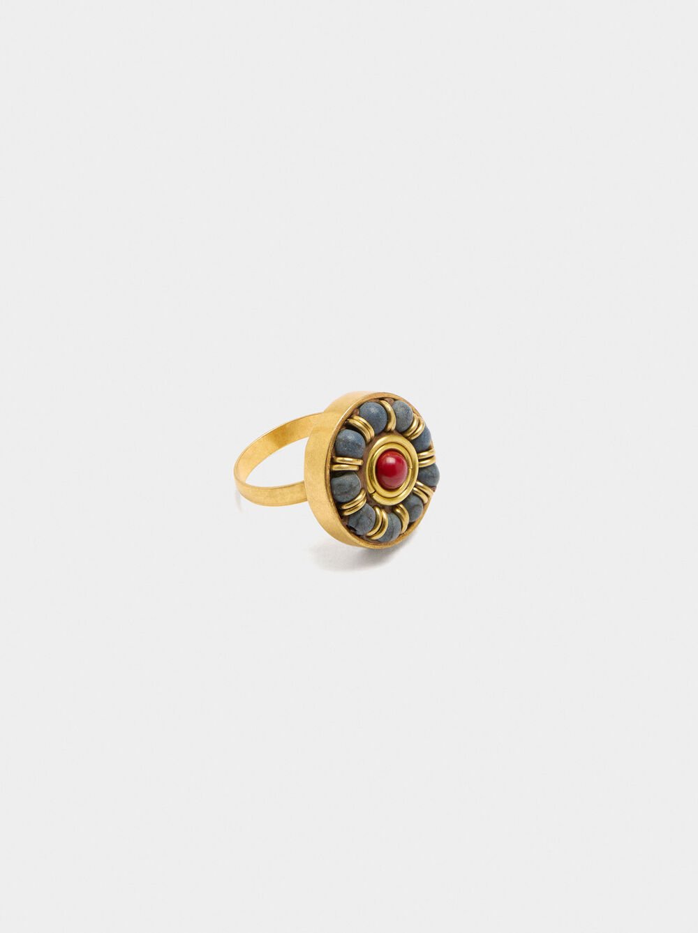 Round ring with colour details