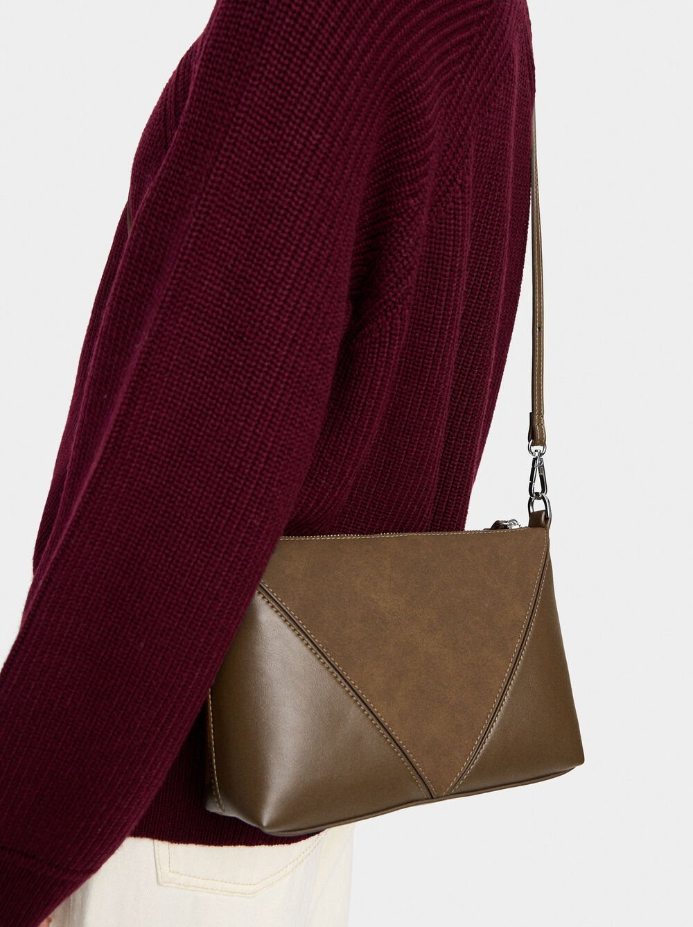 Crossbody bag contrast of textures