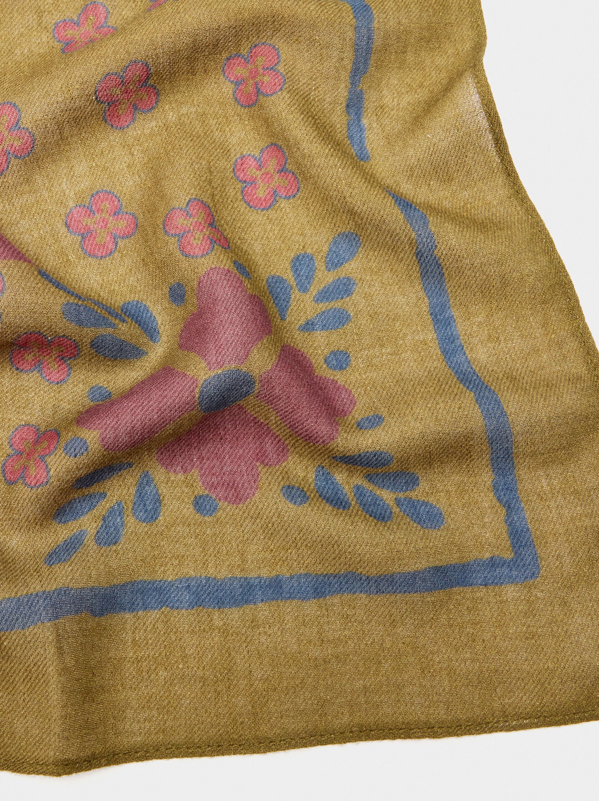 Square printed scarf with wool blend image number 2.0