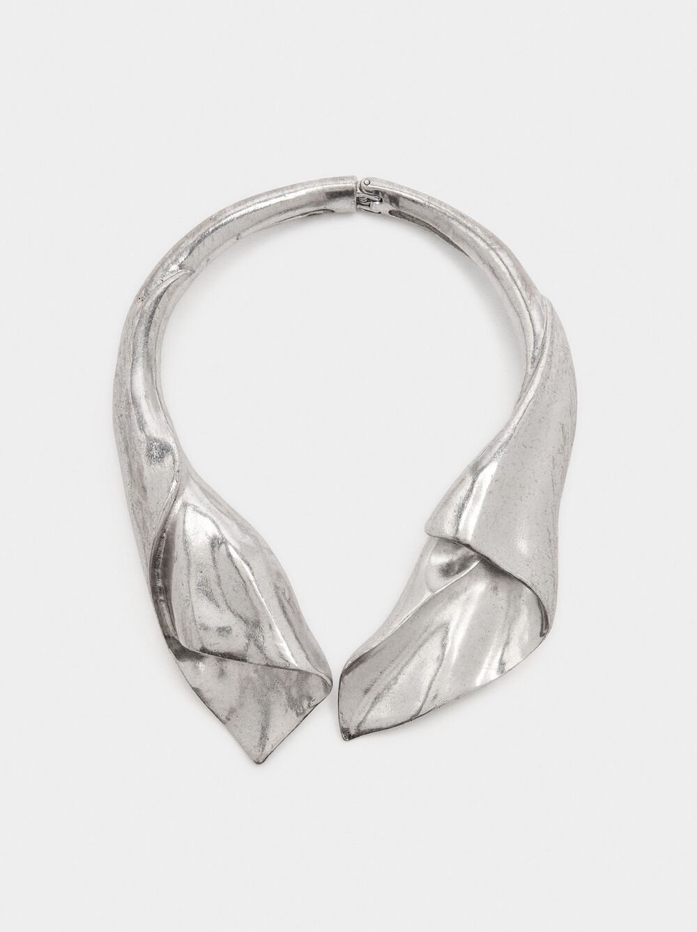 Open necklace flowers