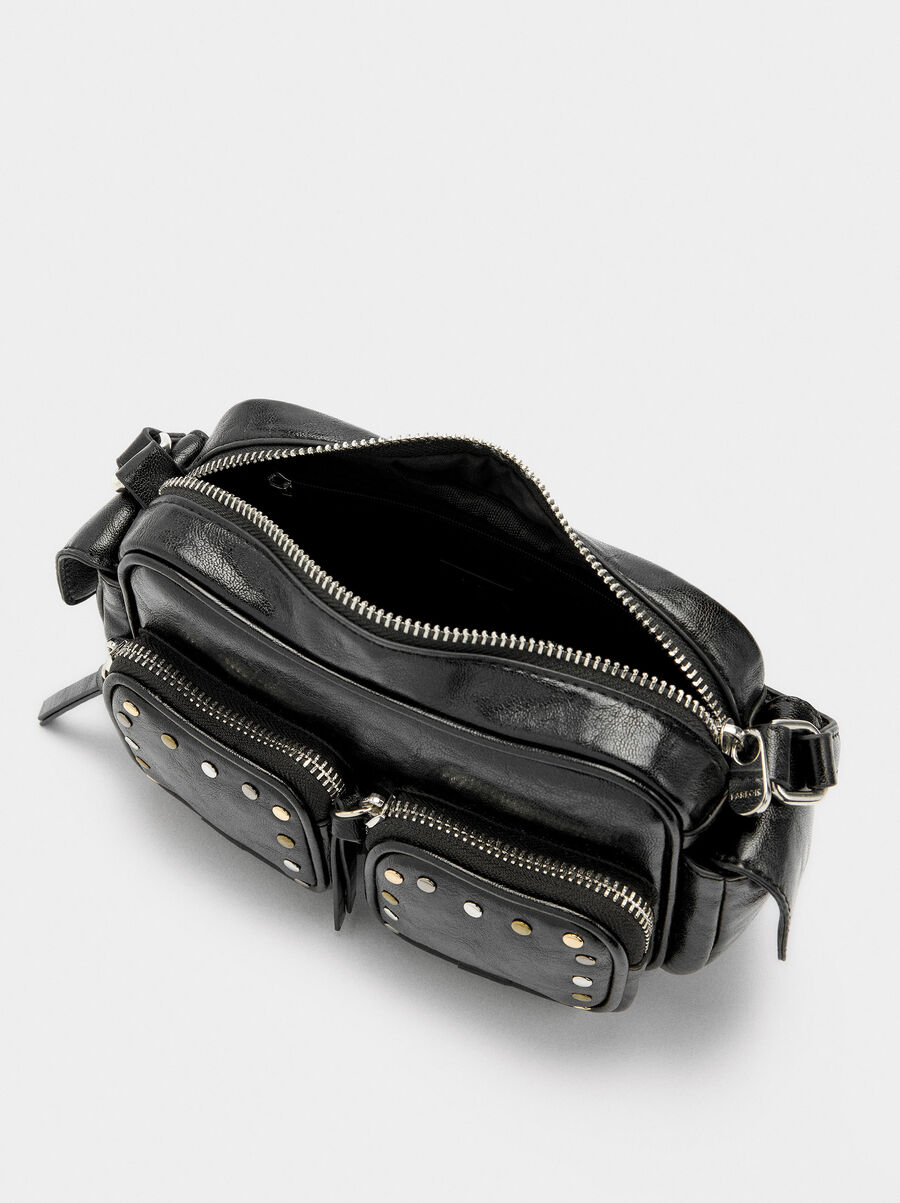 Bolso de mano con tachuelas