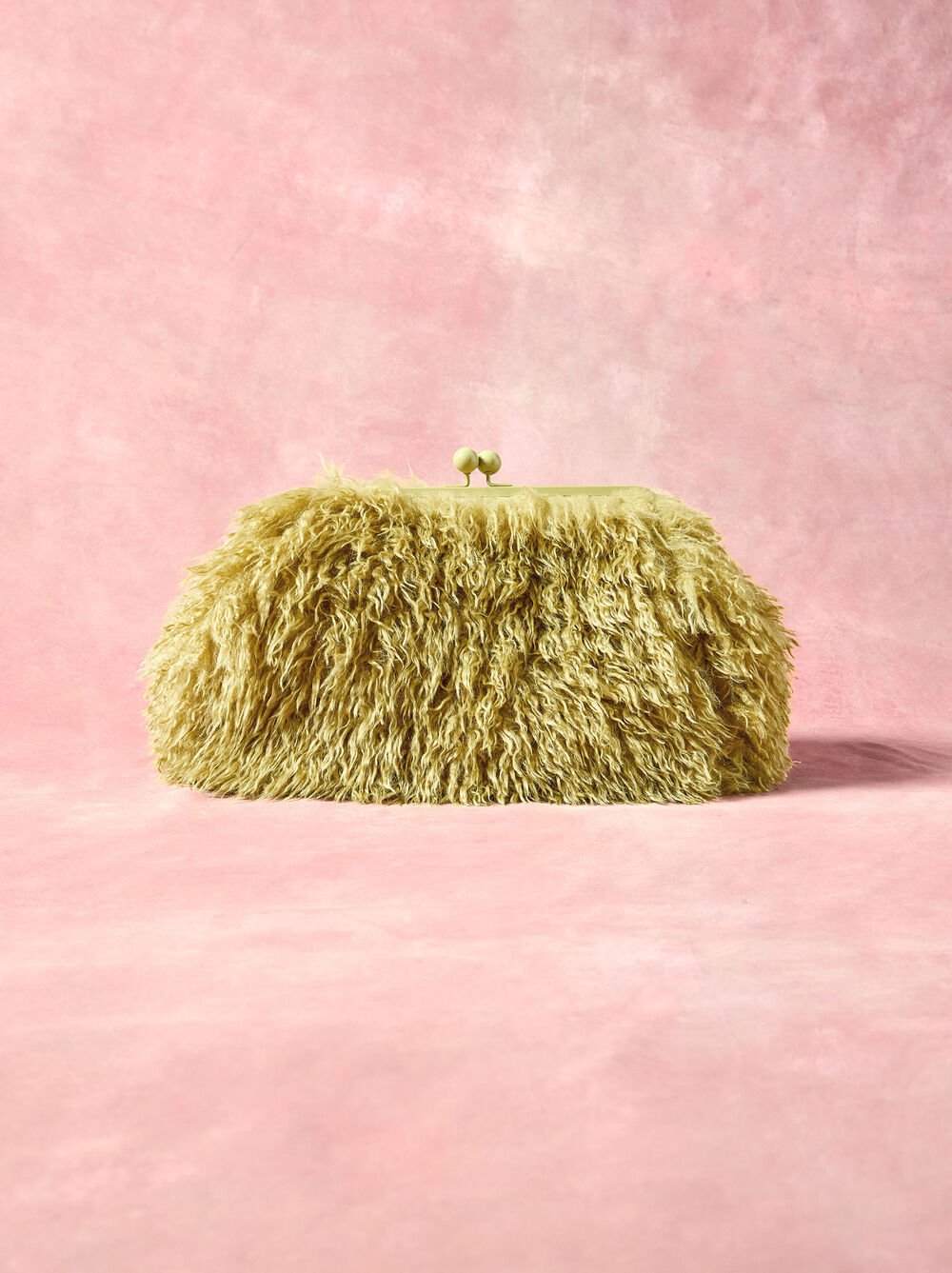 Bag with chain strap effect