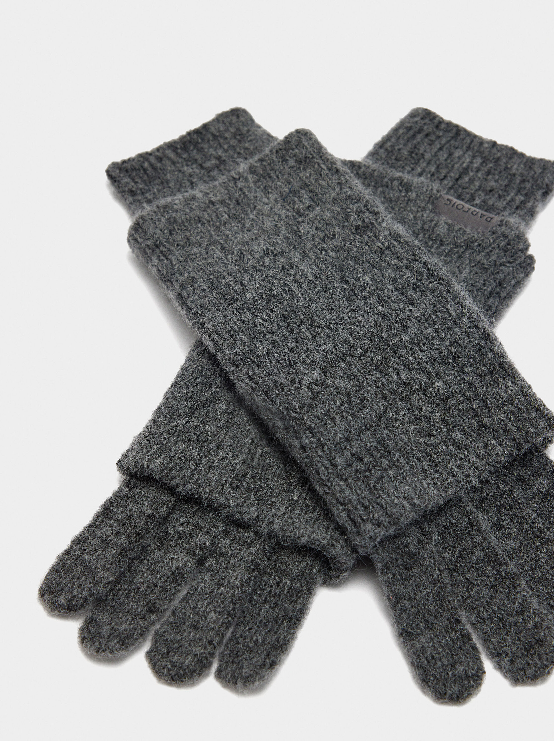 Knit gloves image number 2.0
