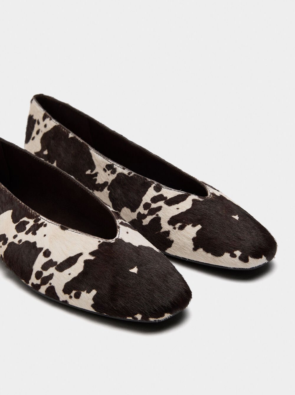 Leather ballet flats printed with animal print