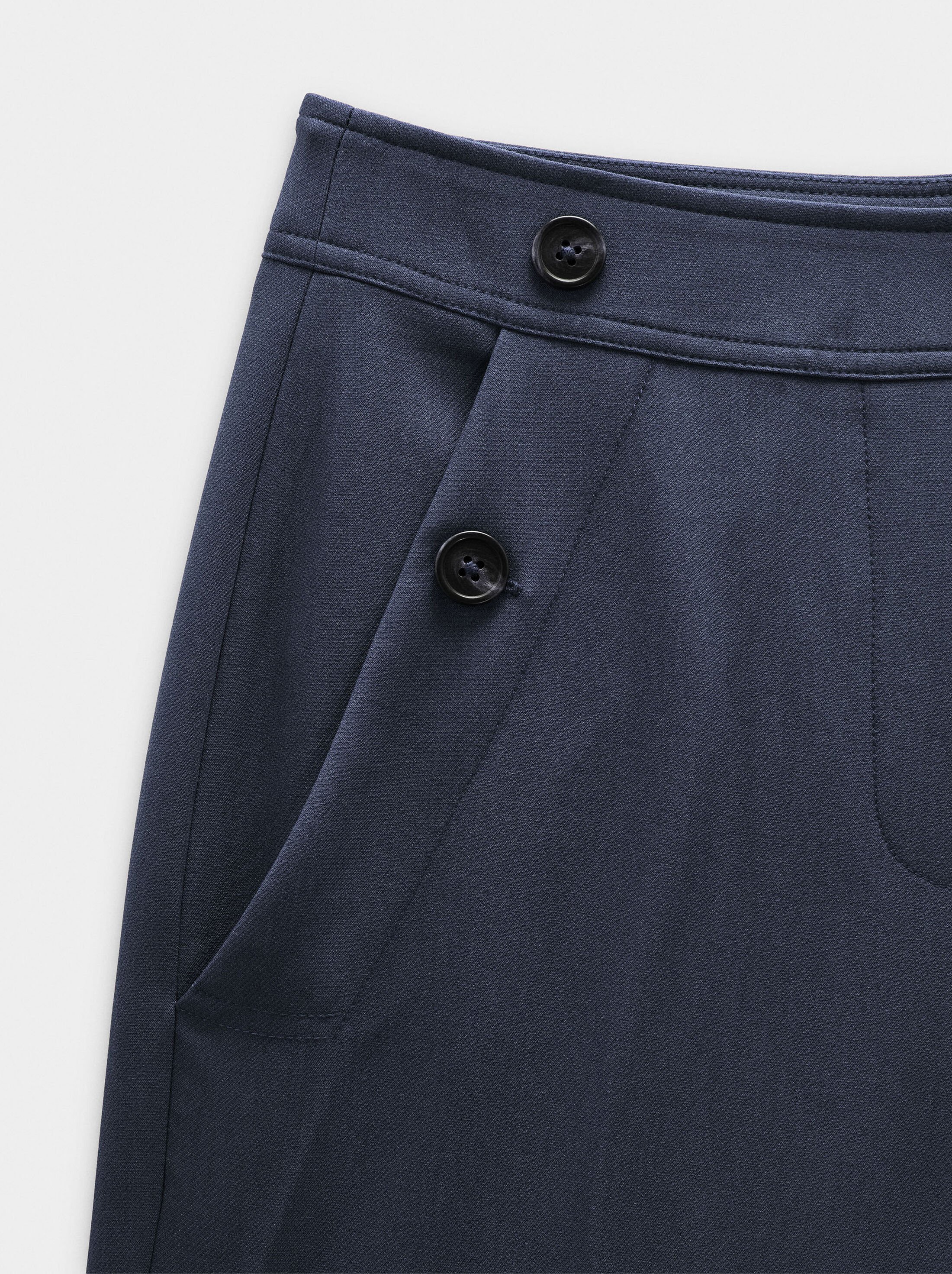 Fluid trousers with pockets image number 6.0