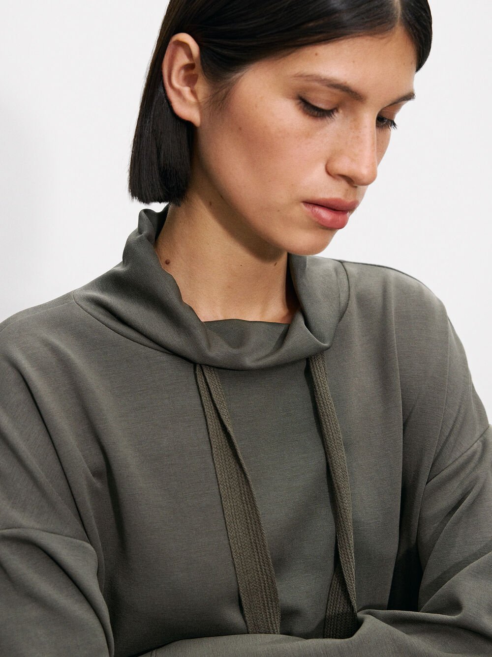 High-neck sweatshirt