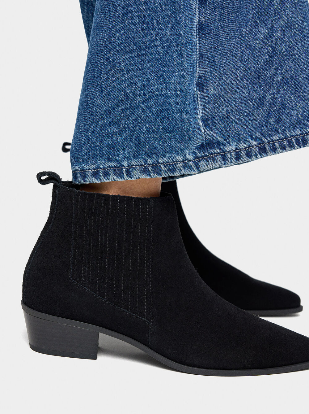 Leather ankle boots with heels