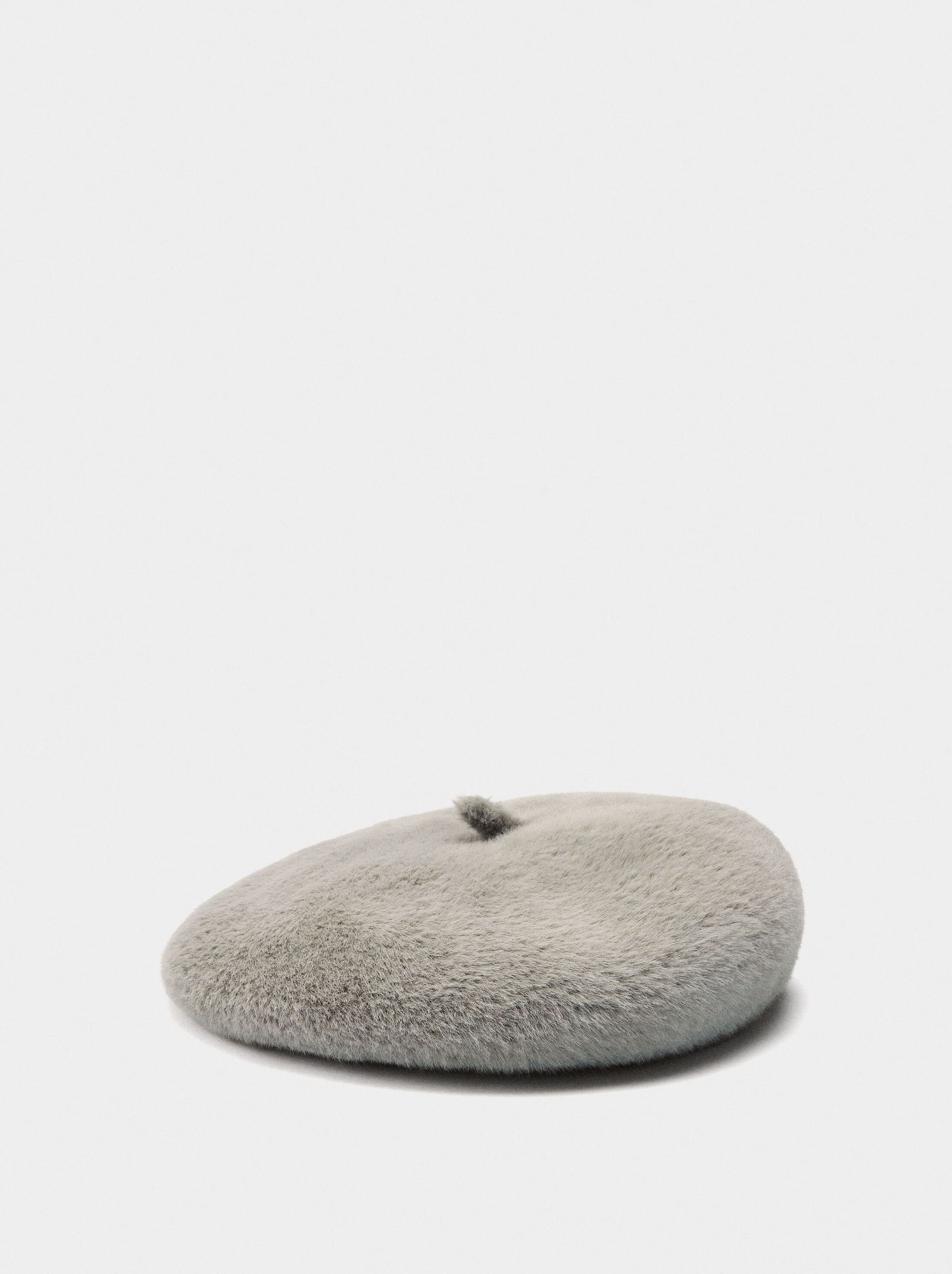 Beret with fur effect image number 0.0