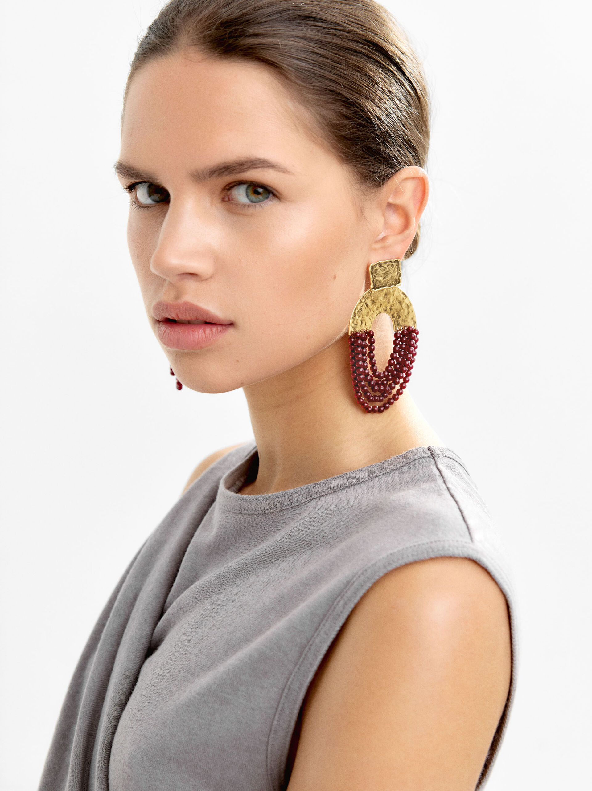 Maxi earrings with arch and beads image number 1.0