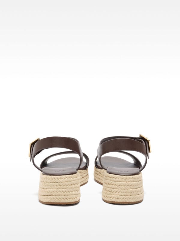 Platform sandals with buckle