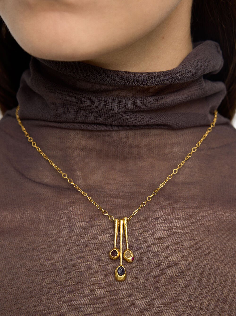 Necklace with bar pendants with stones - 18k gold swim