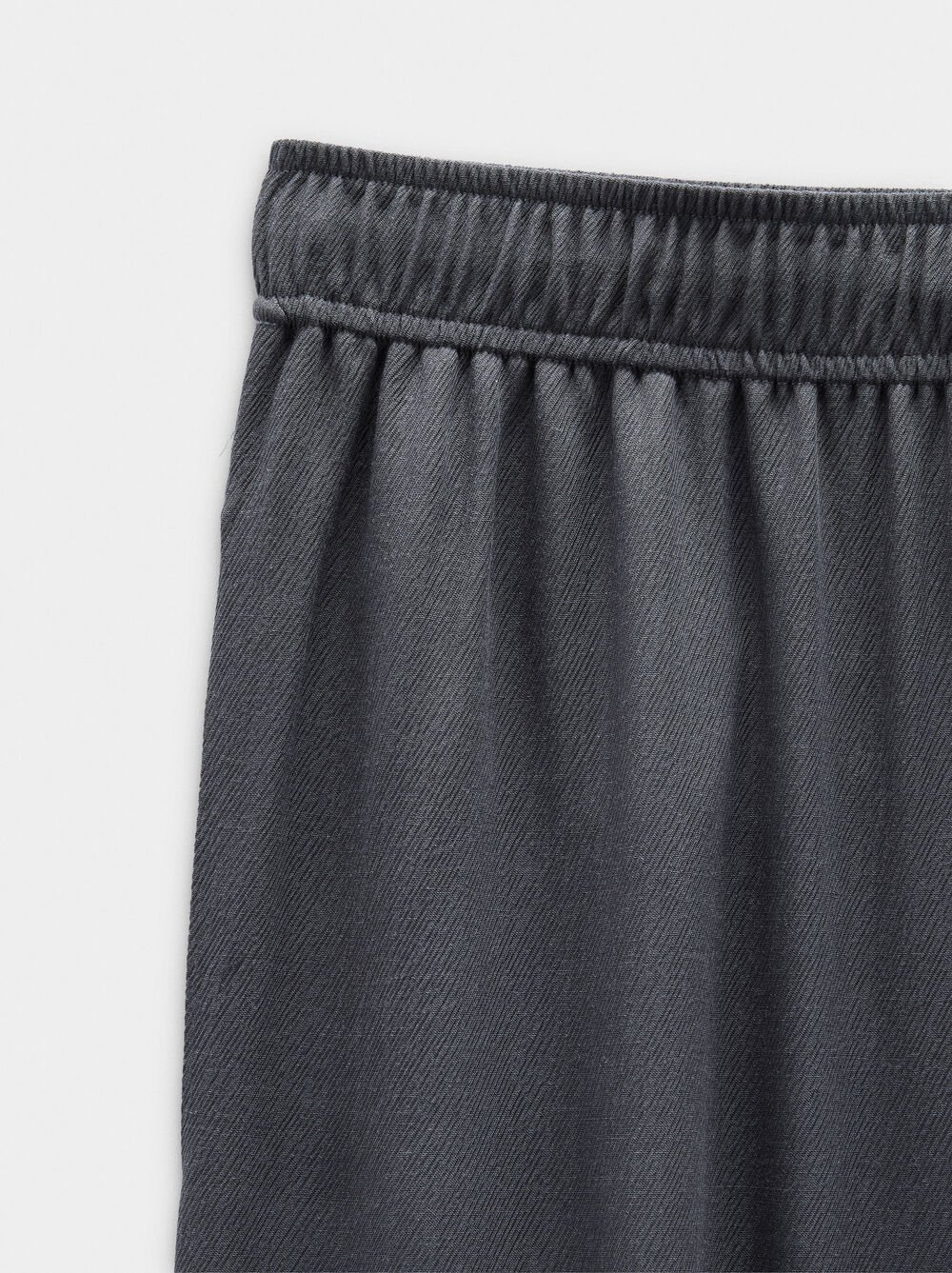 Trousers of lyocell with elastic waist