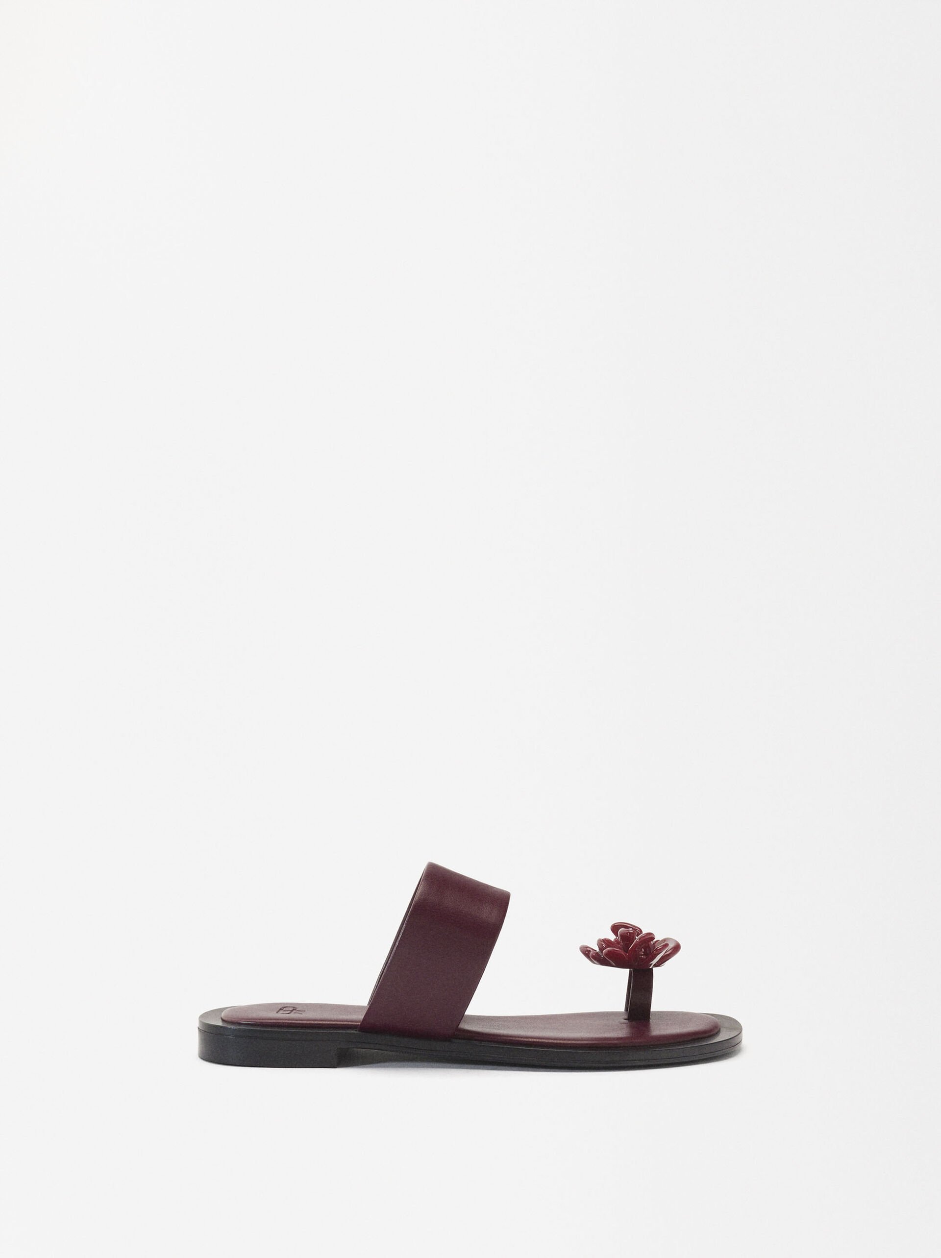 Flat Sandals With Flower image number 2.0