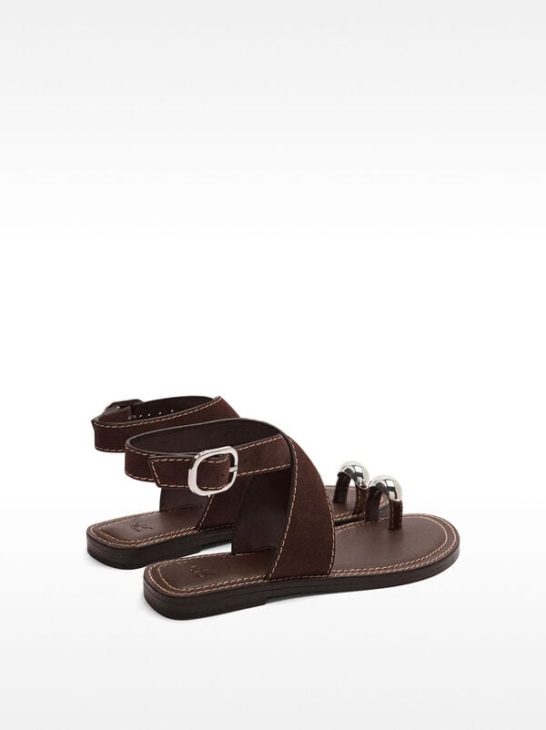 Leather sandals with metallic detail