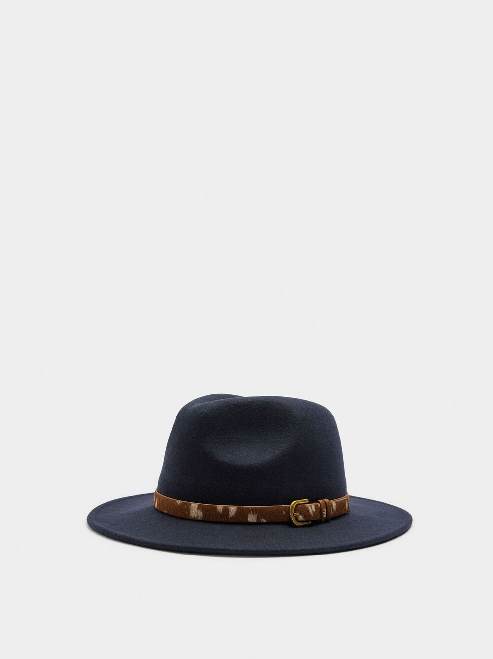 Hat with wool and leather belt