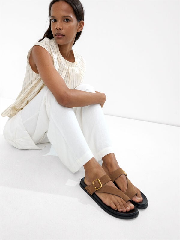 Leather sandals with straps and buckle