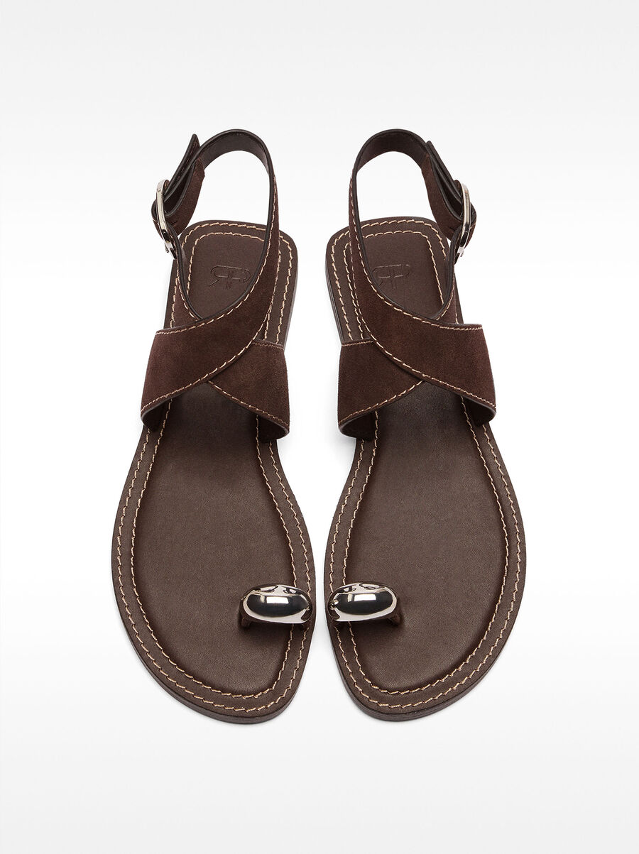 Sandalias de piel con detalle metálico