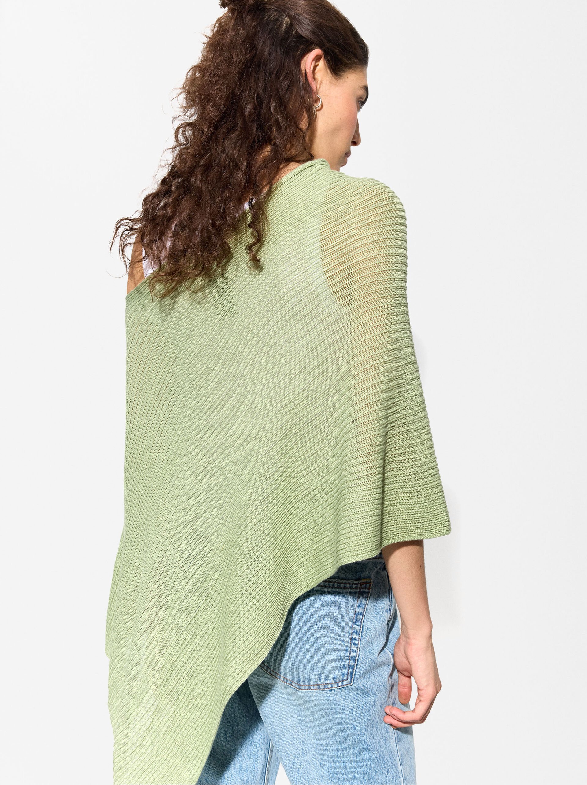 Knitted Cape image number 3.0