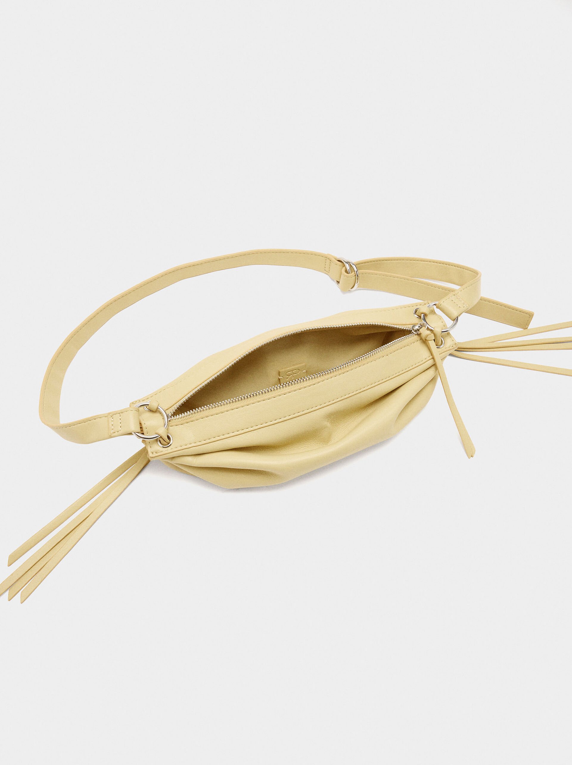 Crossbody bag with gathers image number 4.0