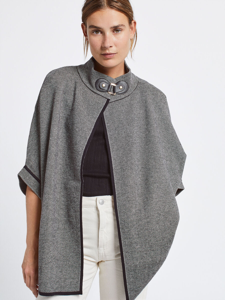 Poncho in maglia con tasche